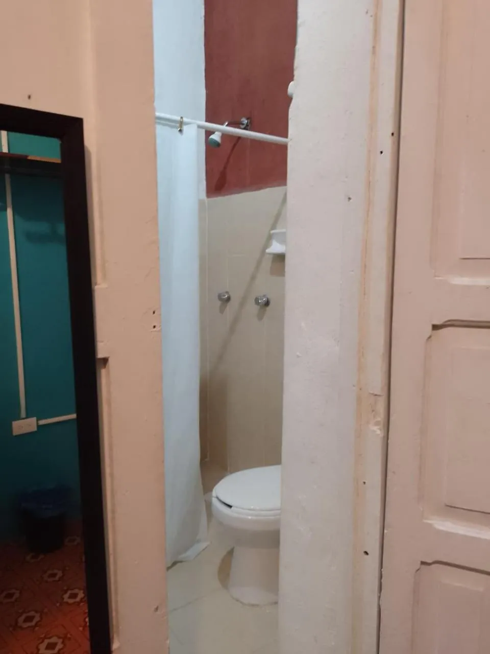 Shower in La Casa del Kéej Hostel