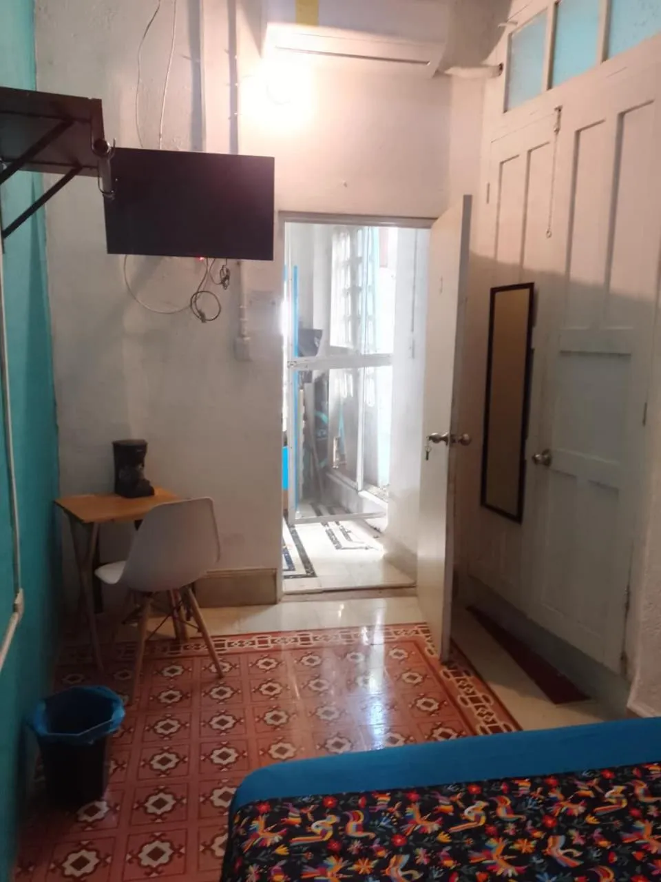 Property building in La Casa del Kéej Hostel