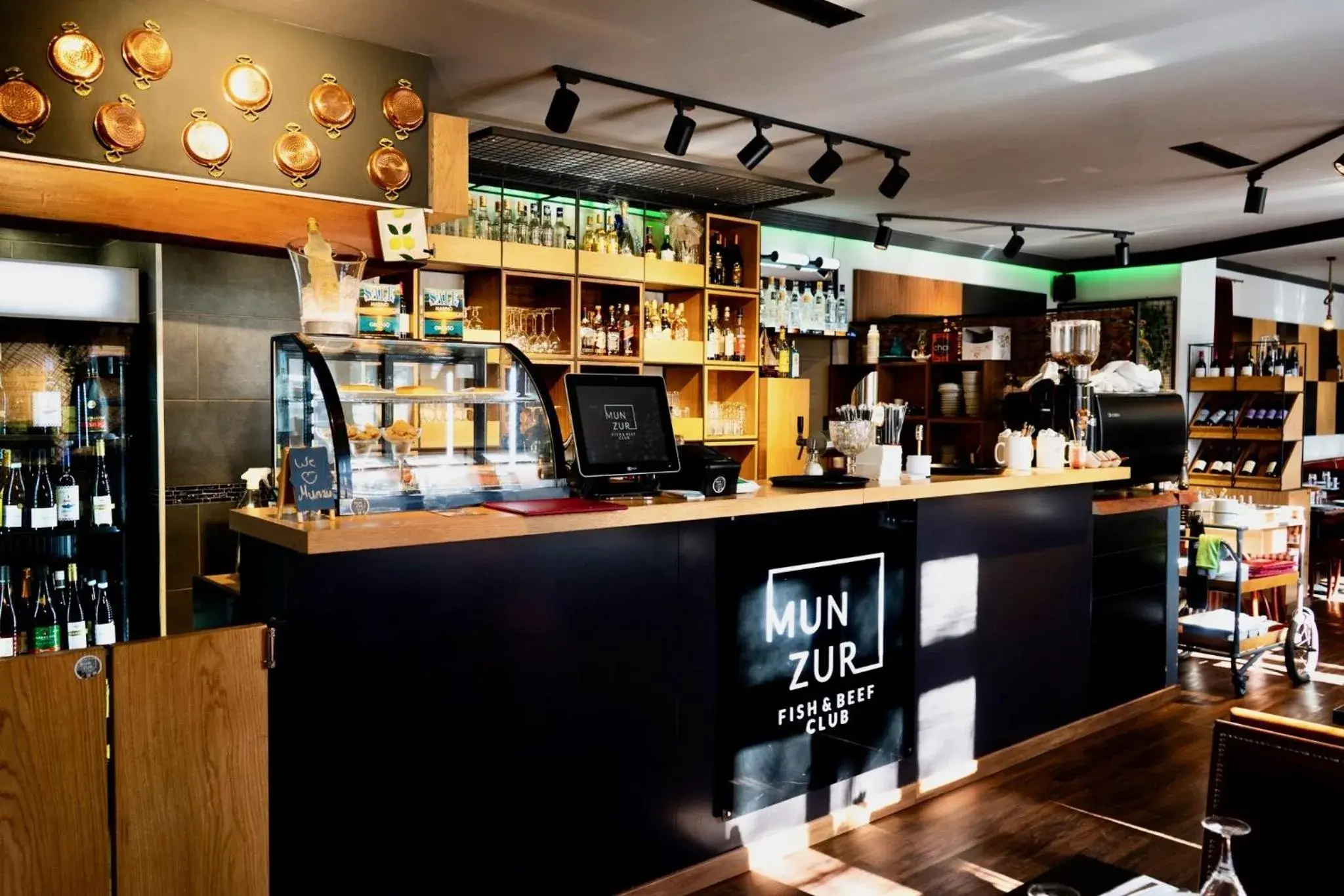 Food and drinks in Hotel Nest Food and drinks in Hotel Nest