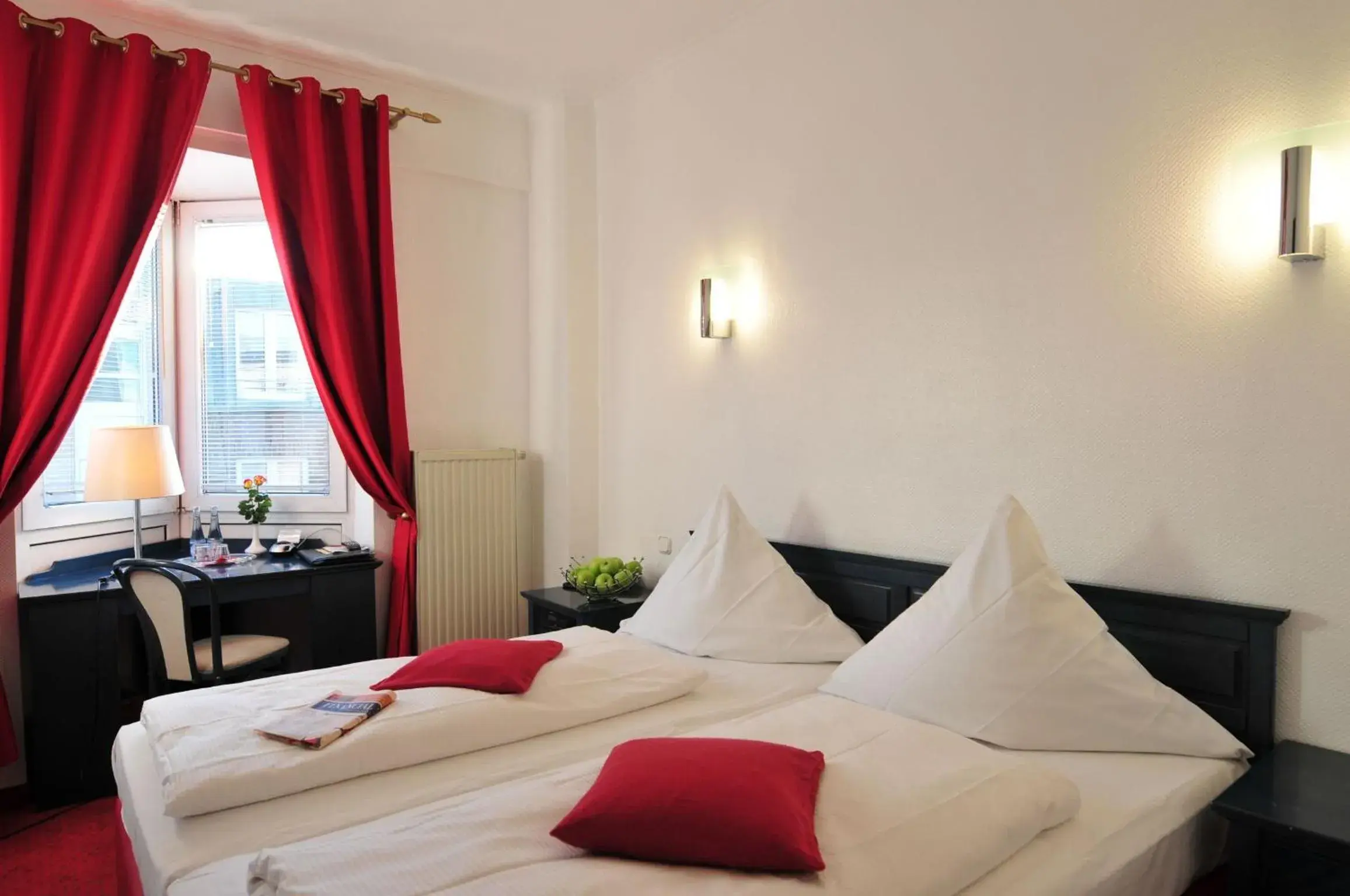 Photo of the whole room, Bed in Cerano City Hotel Köln am Dom Photo of the whole room, Bed in Cerano City Hotel Köln am Dom