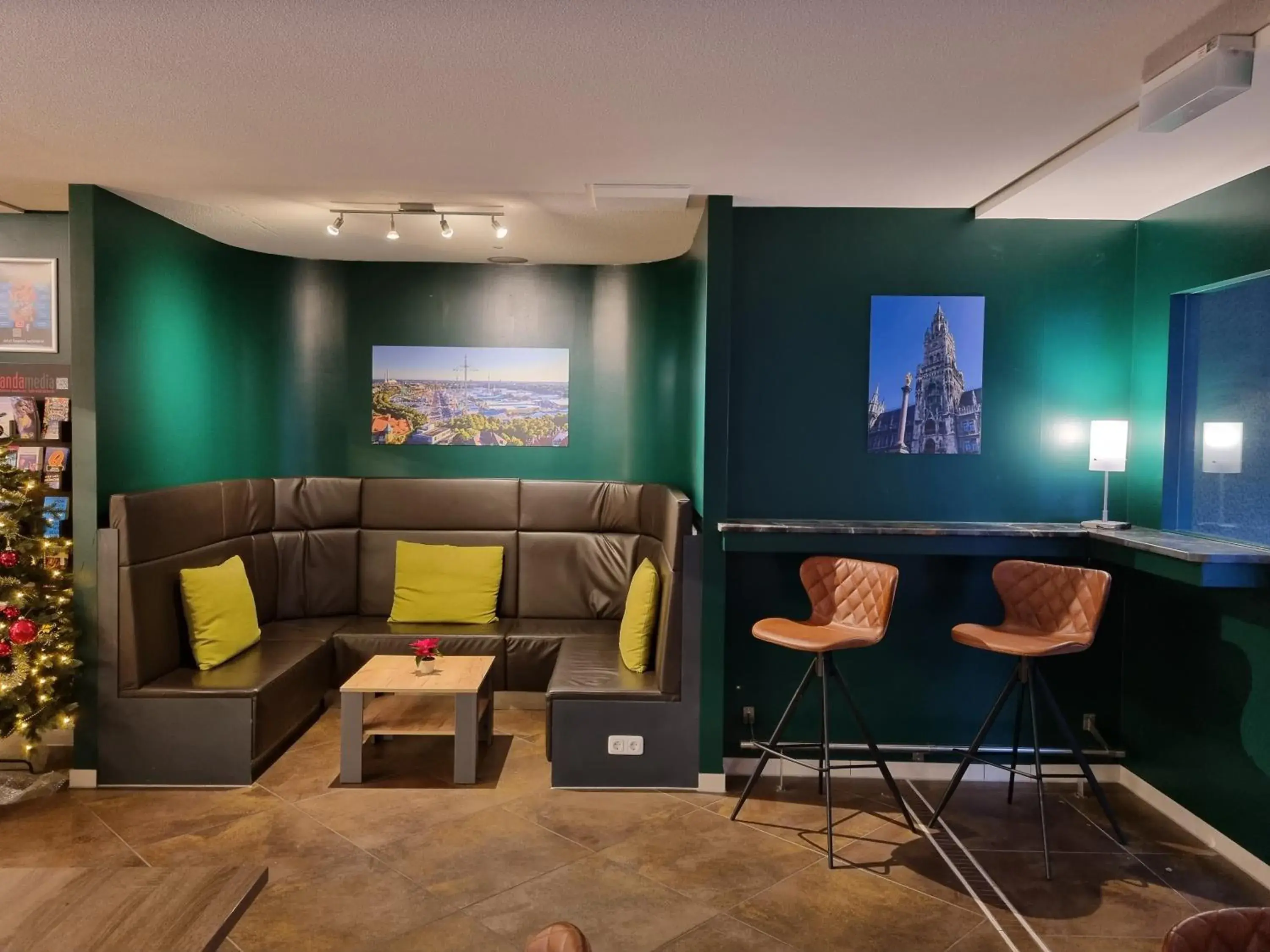 Lounge or bar, Seating Area in myMINGA13 - Hotel & serviced Apartments