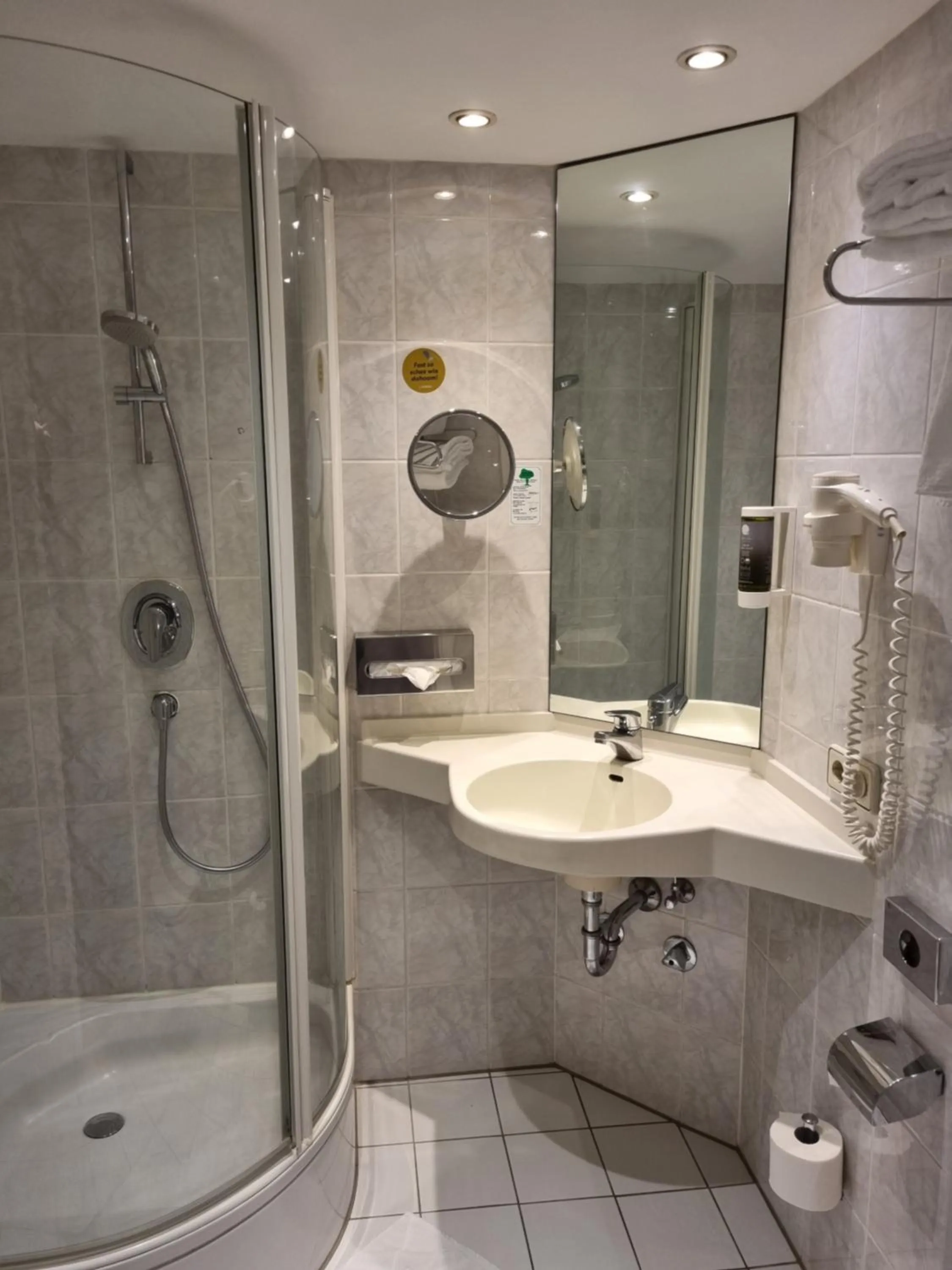 Toilet in myMINGA13 - Hotel & serviced Apartments