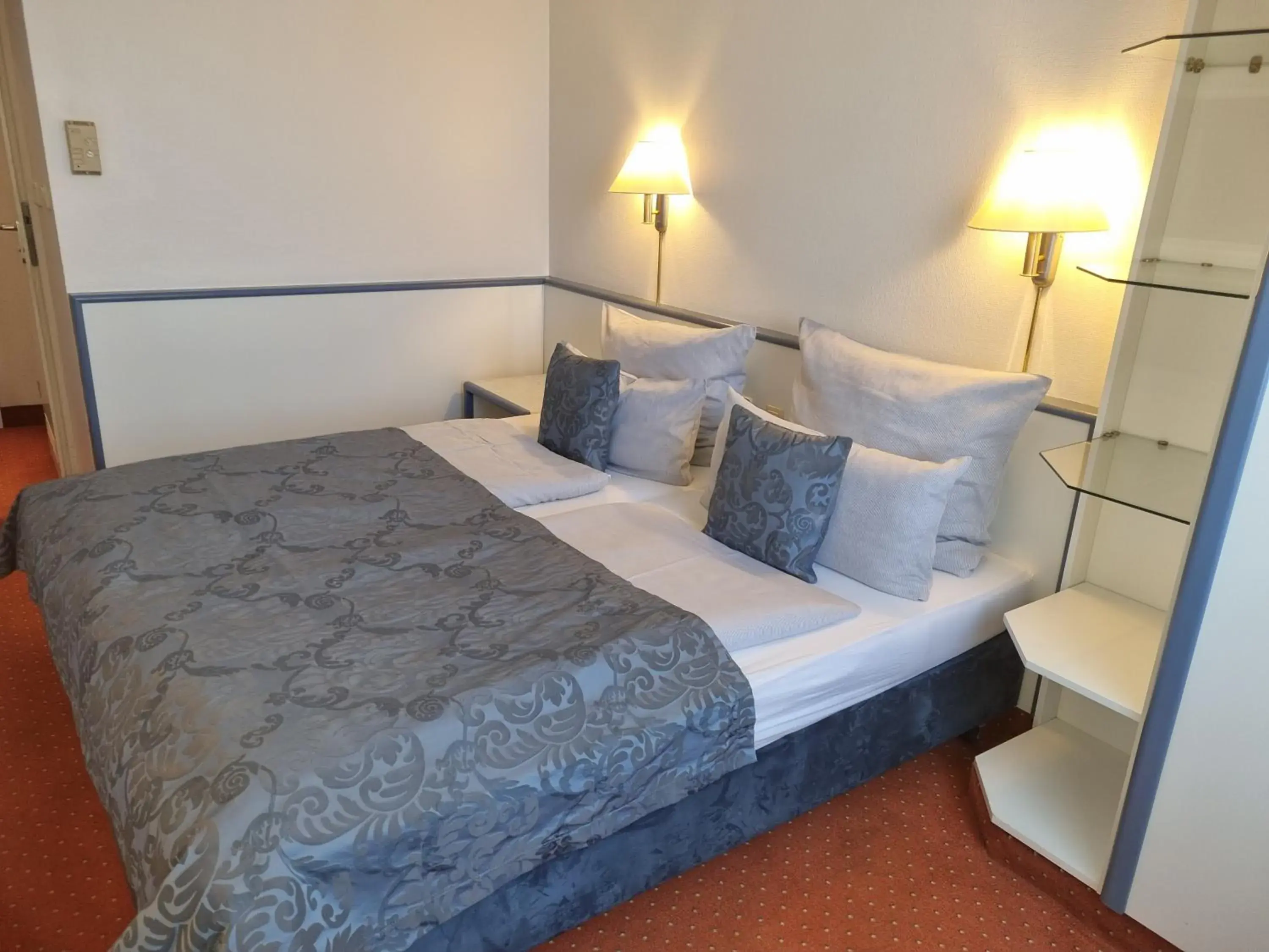Photo of the whole room, Bed in myMINGA13 - Hotel & serviced Apartments