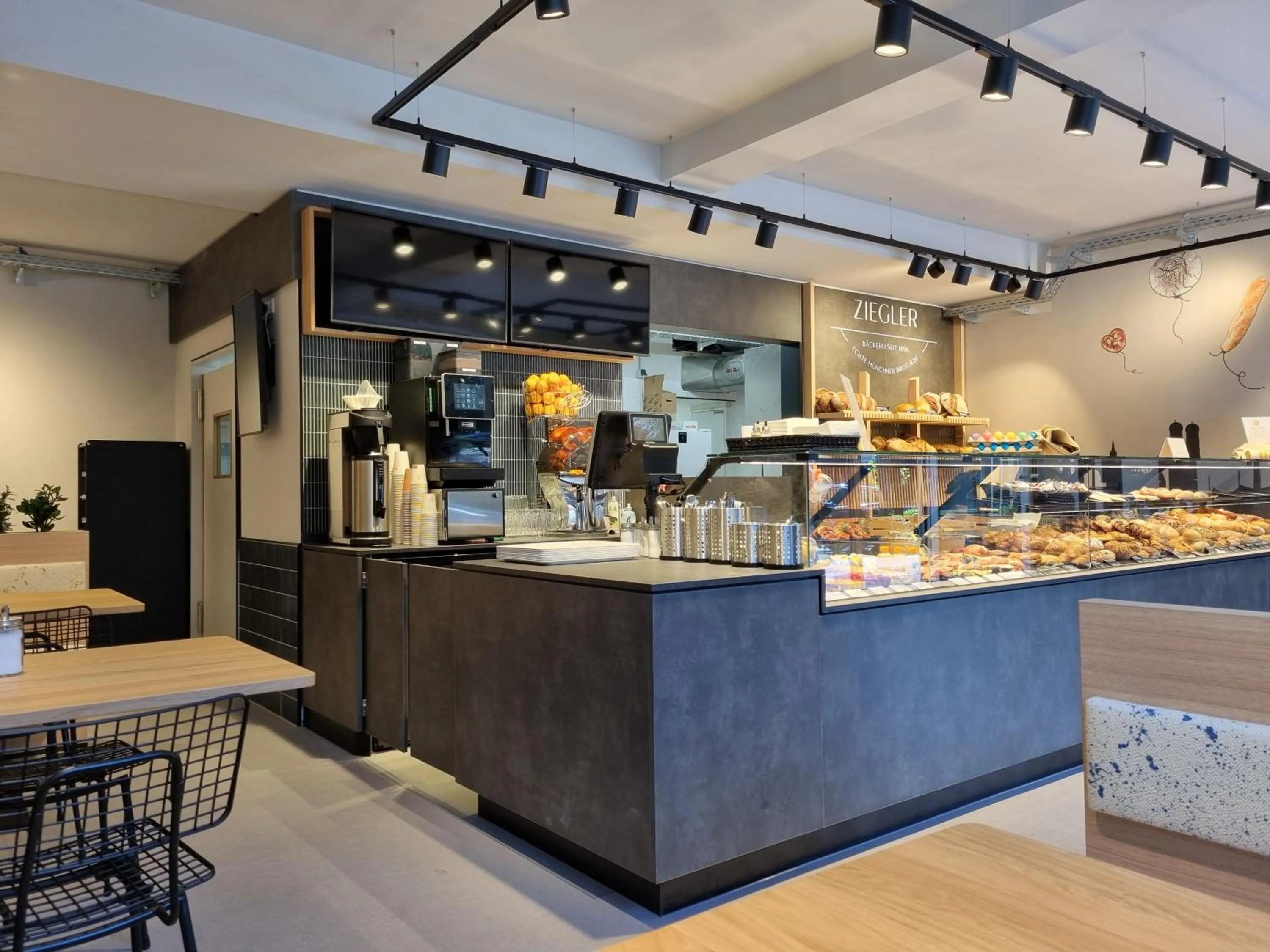 Restaurant/places to eat in myMINGA13 - Hotel & serviced Apartments