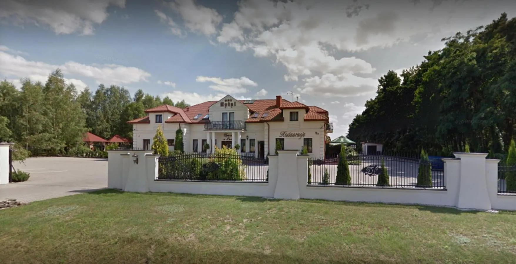 Property building in Dworek za Lasem