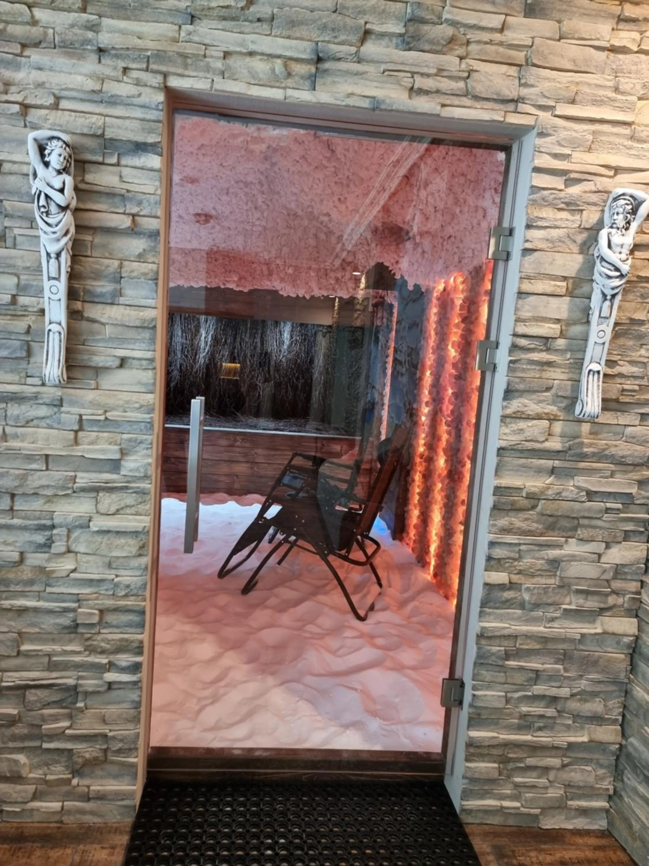 Spa and wellness centre/facilities in Dworek za Lasem