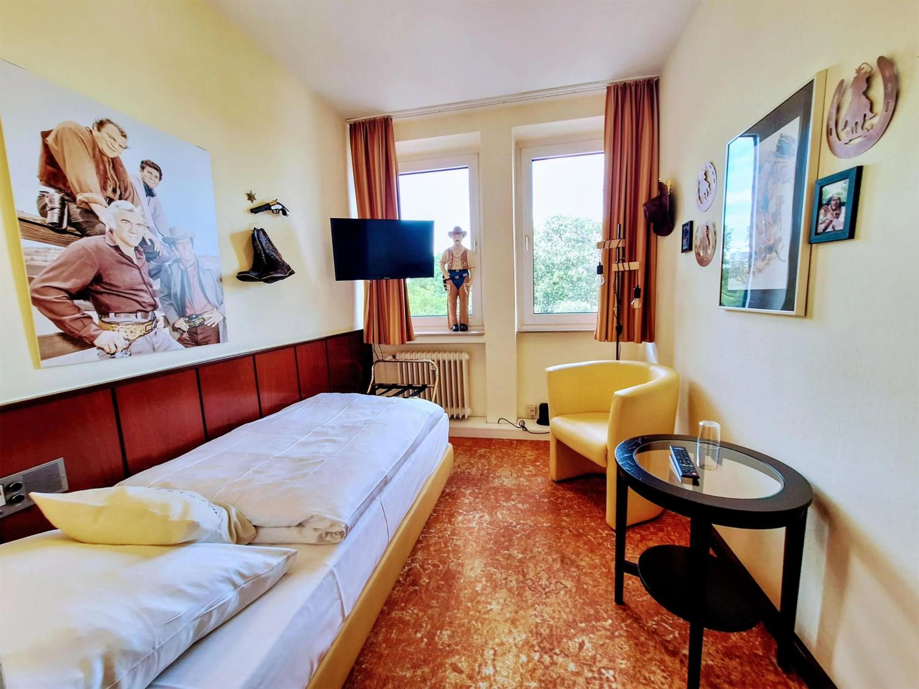 Bedroom, Bed in Retro - Art - Hotel Lünen