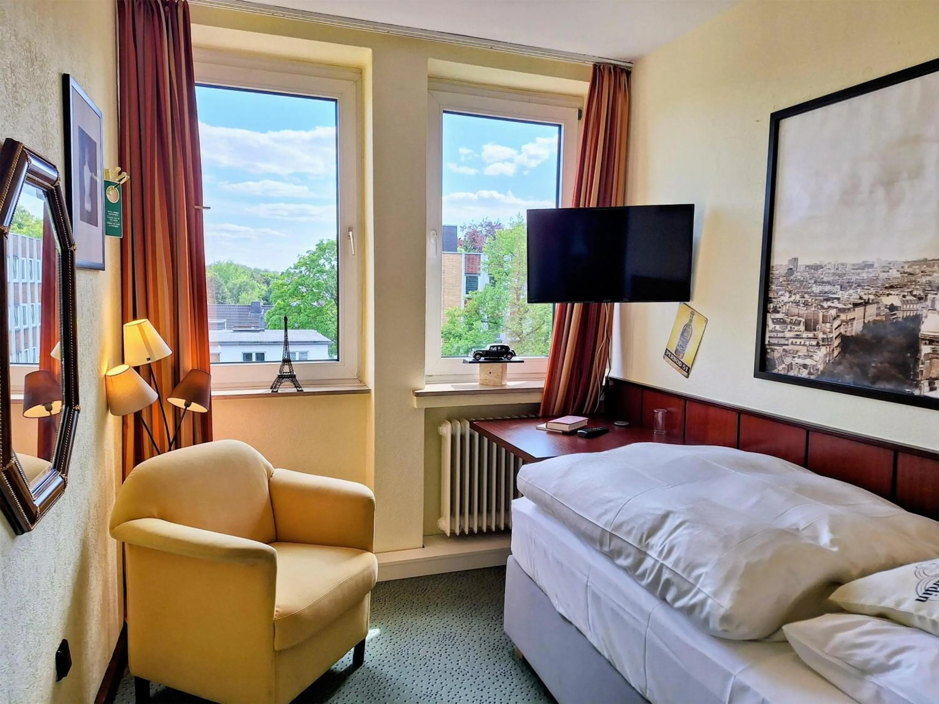 Bedroom, Bed in Retro - Art - Hotel Lünen