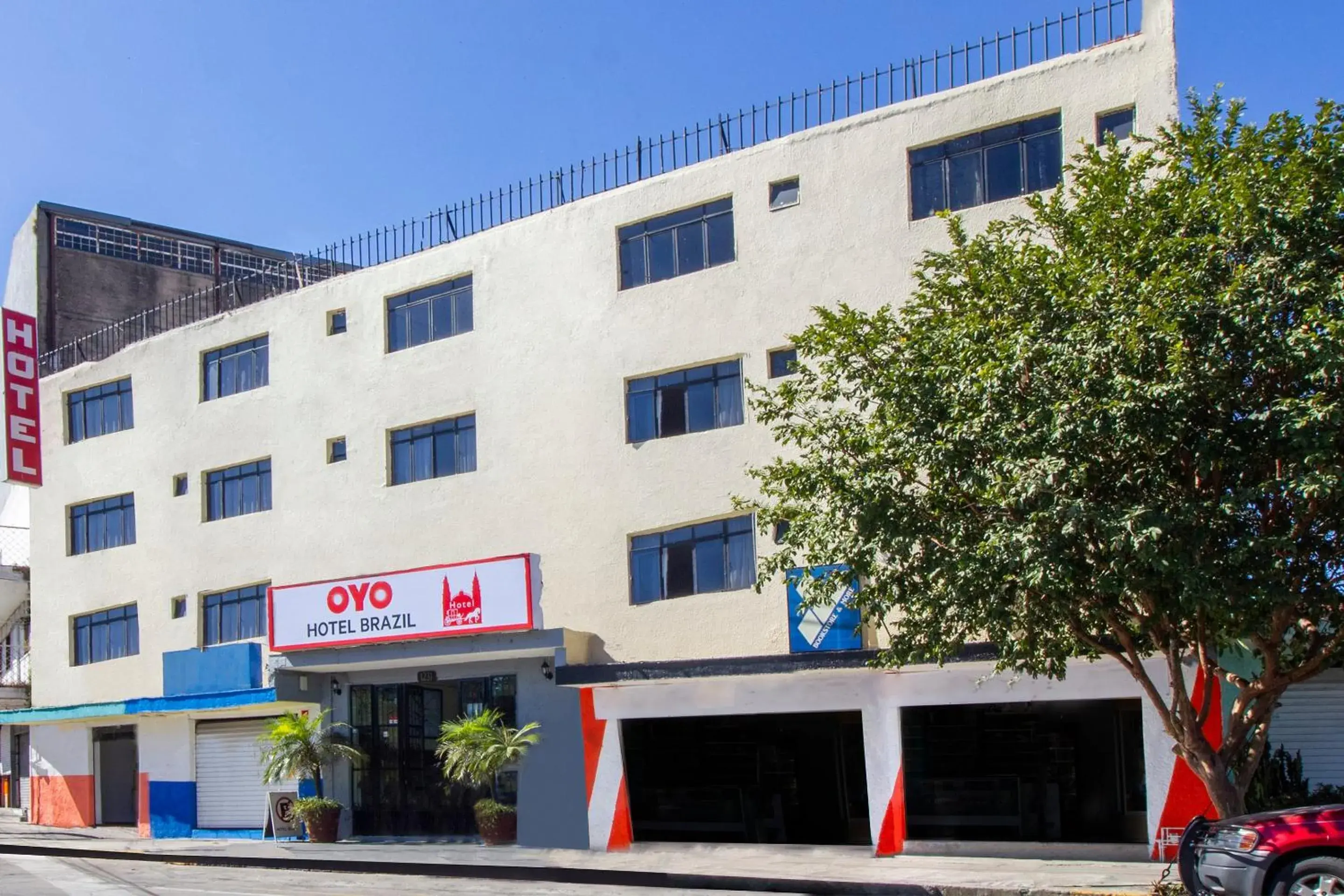 Facade/entrance in OYO Hotel Brazil,Guadalajara,Estadio Jalisco Facade/entrance in OYO Hotel Brazil,Guadalajara,Estadio Jalisco