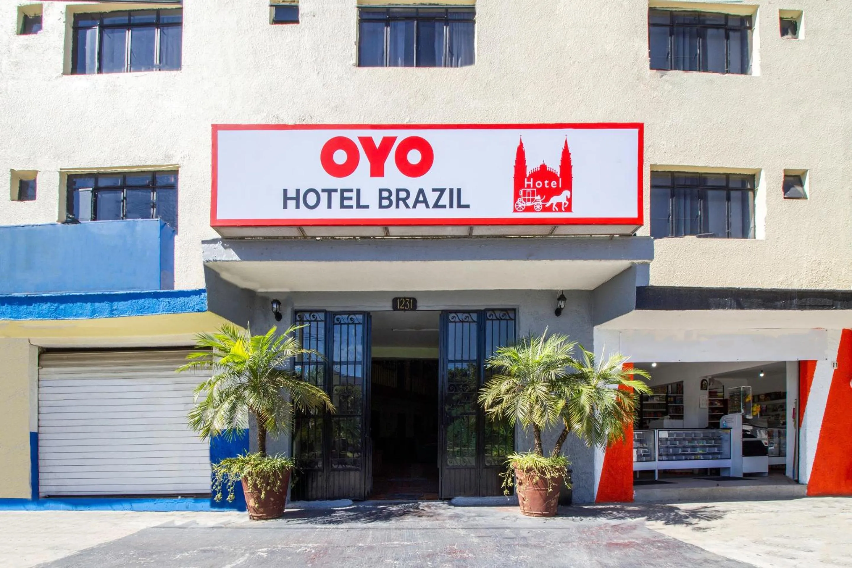 Facade/entrance in OYO Hotel Brazil,Guadalajara,Estadio Jalisco