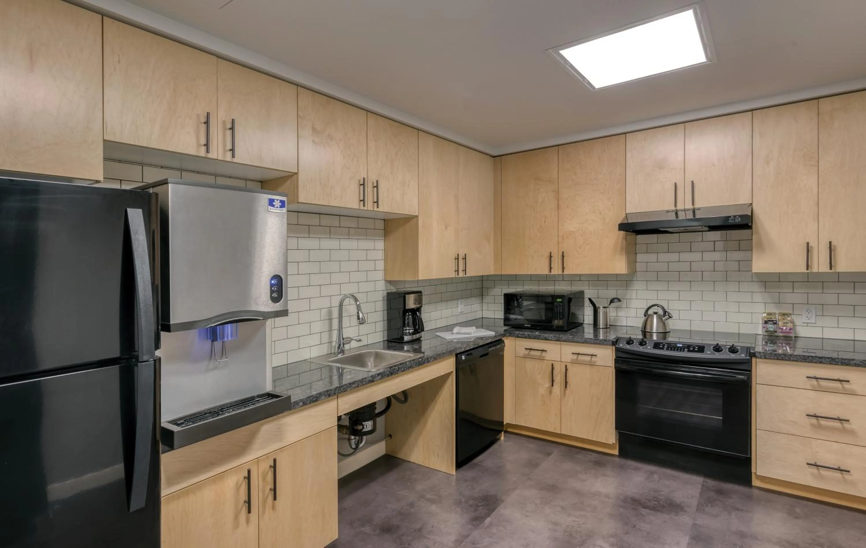 Communal kitchen in WorldMark Portland Waterfront Park