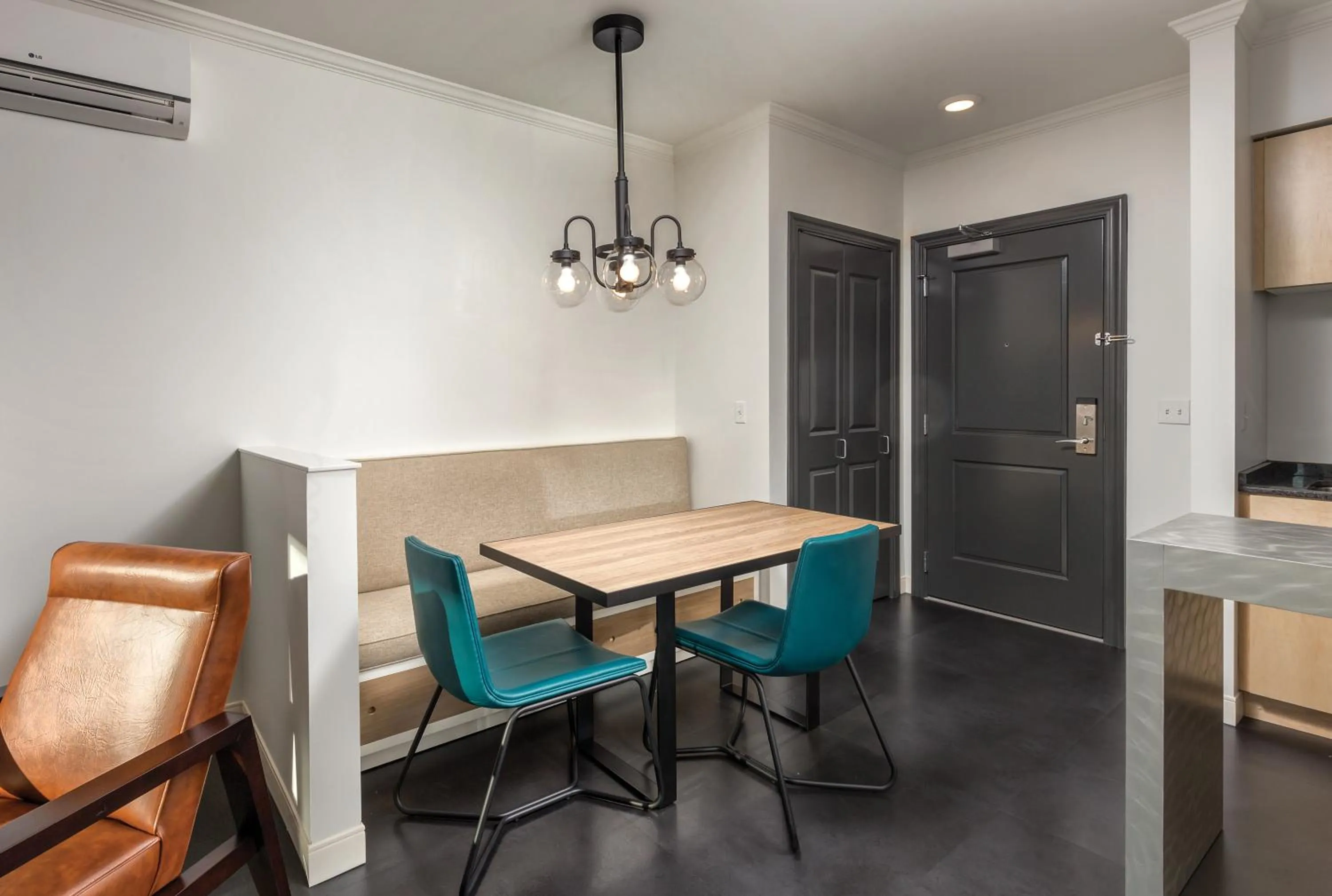 Dining area in WorldMark Portland Waterfront Park