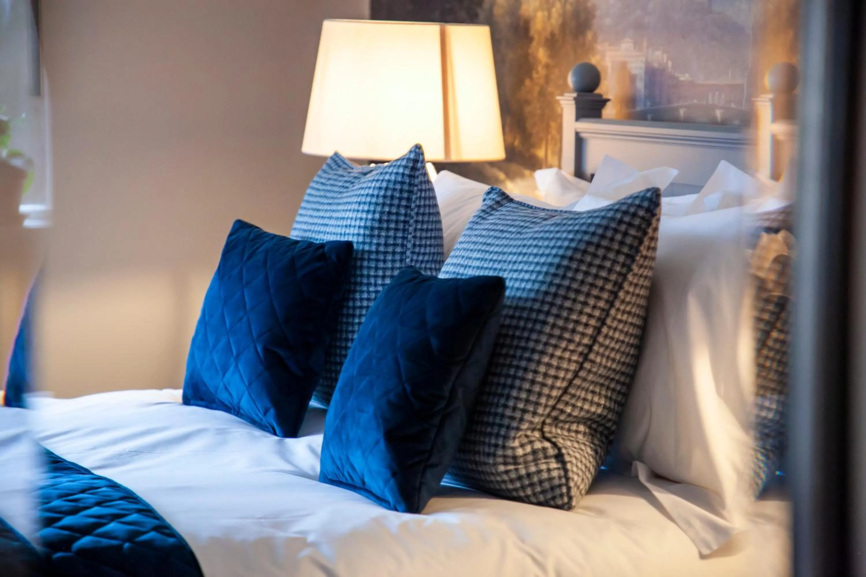 Decorative detail, Bed in The Bell - Brunning and Price