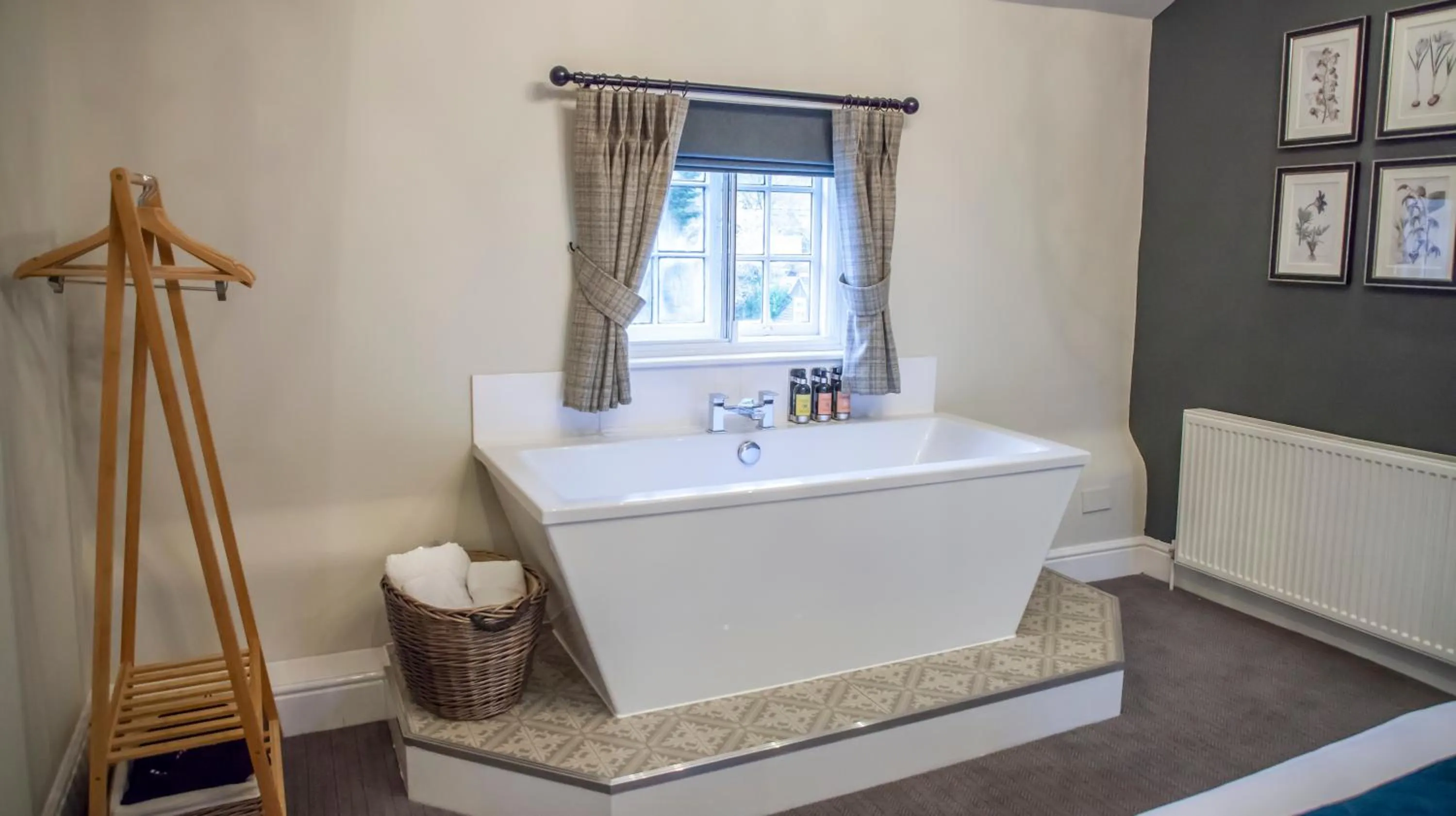 Bathroom in The Bell - Brunning and Price