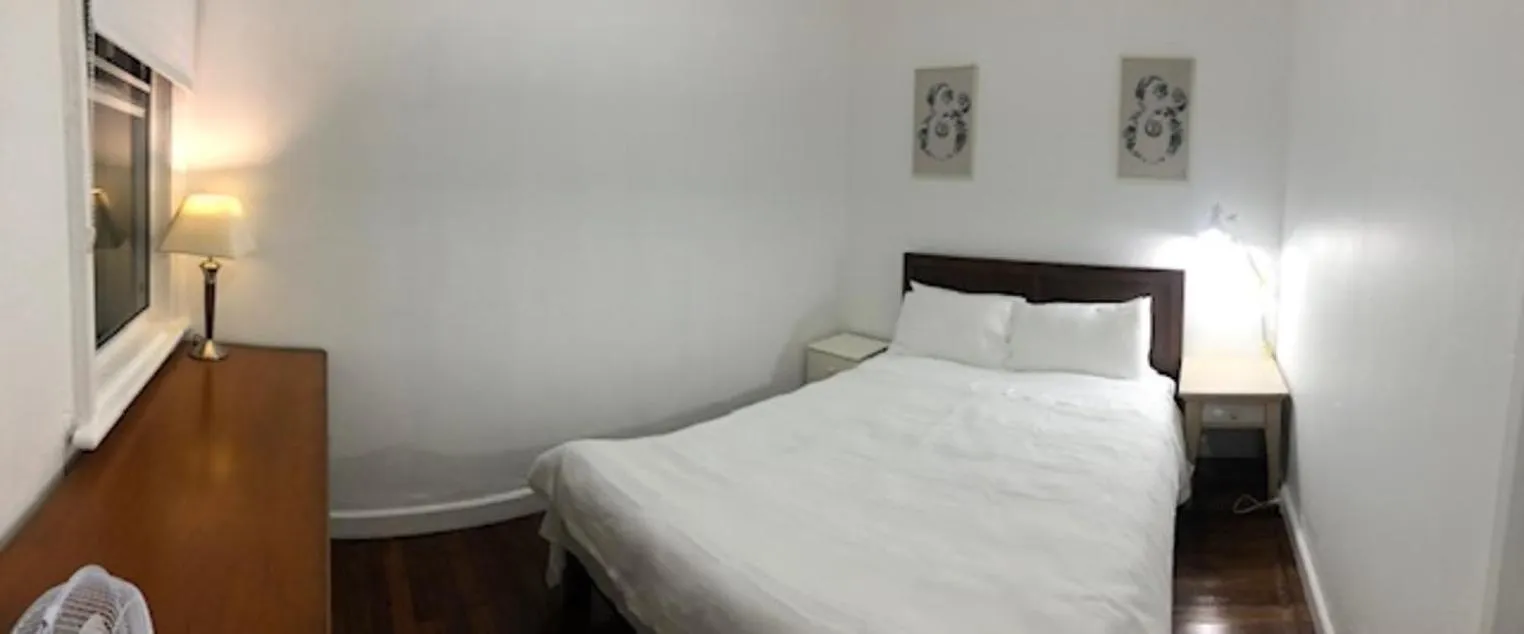 Bed in Low price clean linen and free stuff No 2 plenty of on street parking G1