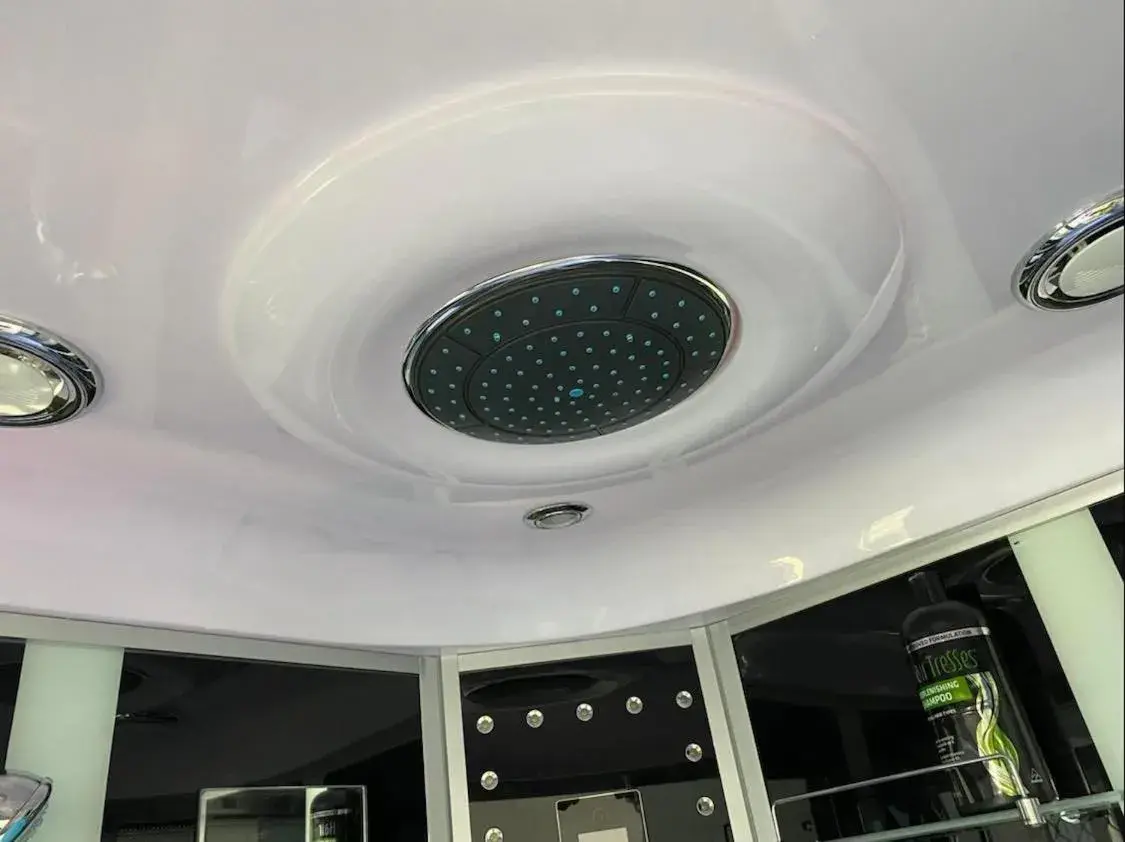 Low price clean linen and free stuff No 2 plenty of on street parking G1 Low price clean linen and free stuff No 2 plenty of on street parking G1