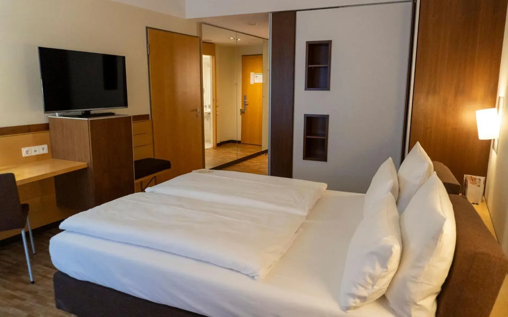 Photo of the whole room, Bed in centrovital Hotel Berlin Photo of the whole room, Bed in centrovital Hotel Berlin