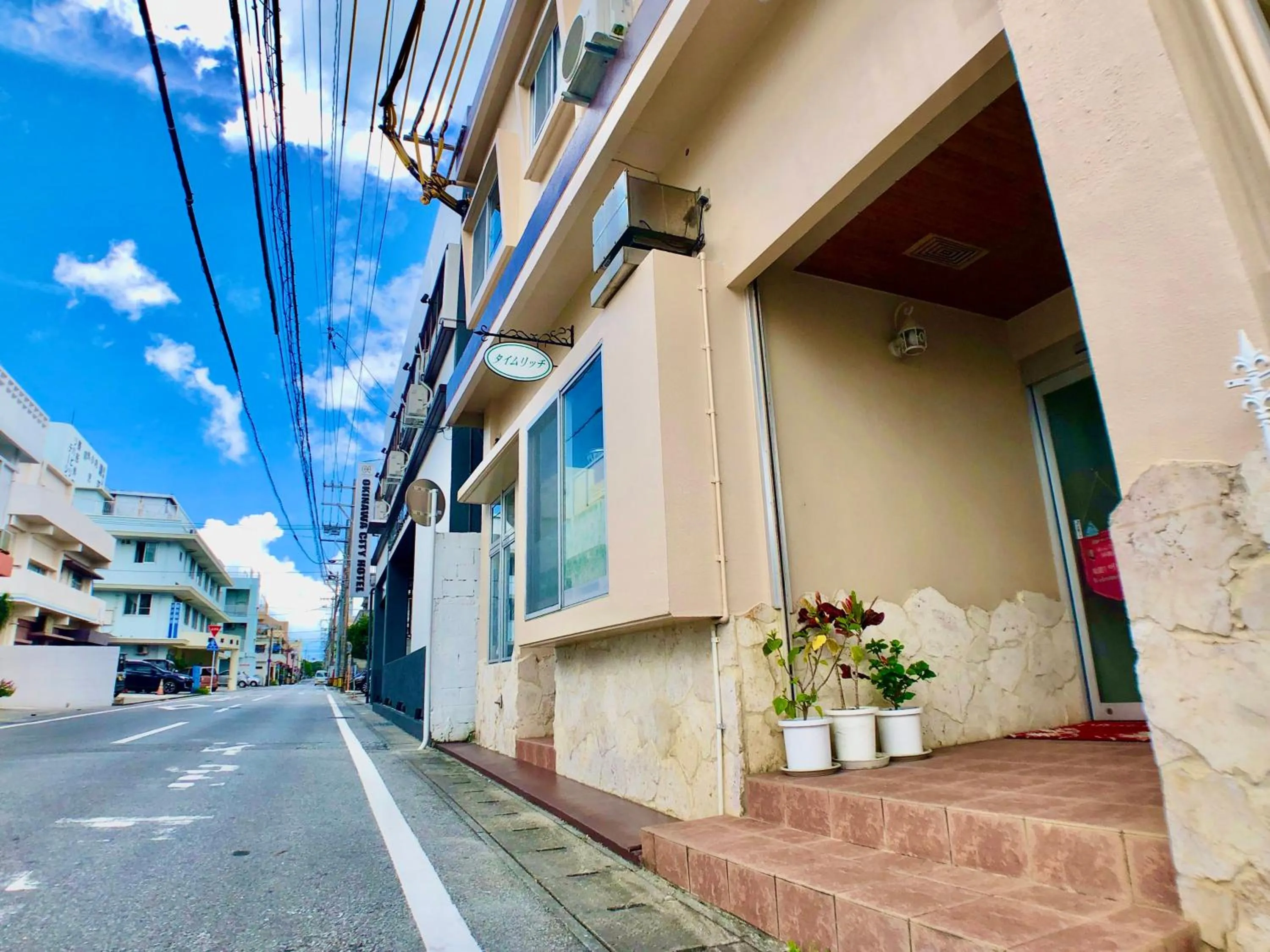 Facade/entrance in Time Rich