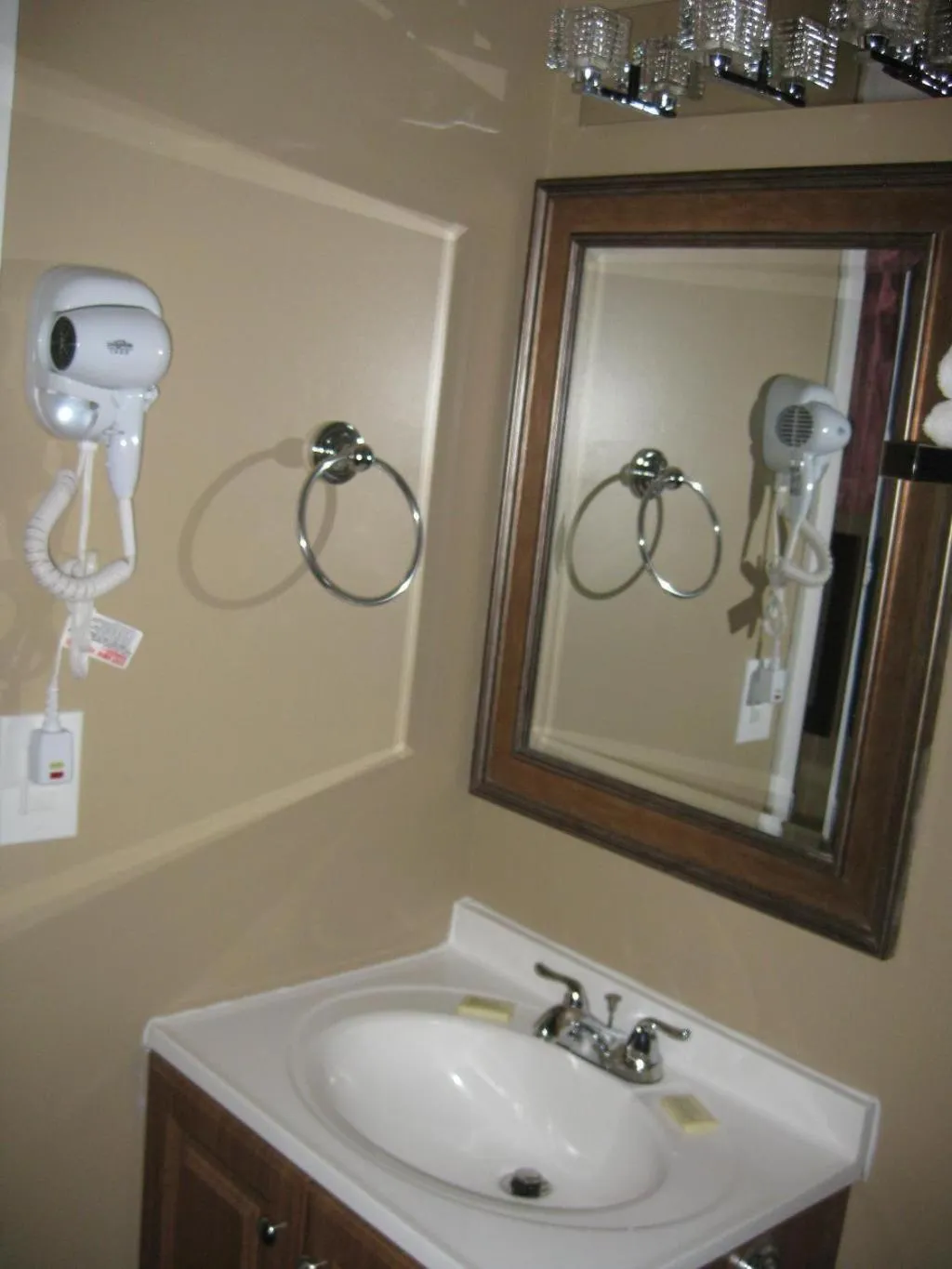 Brookside Motel & Cabins