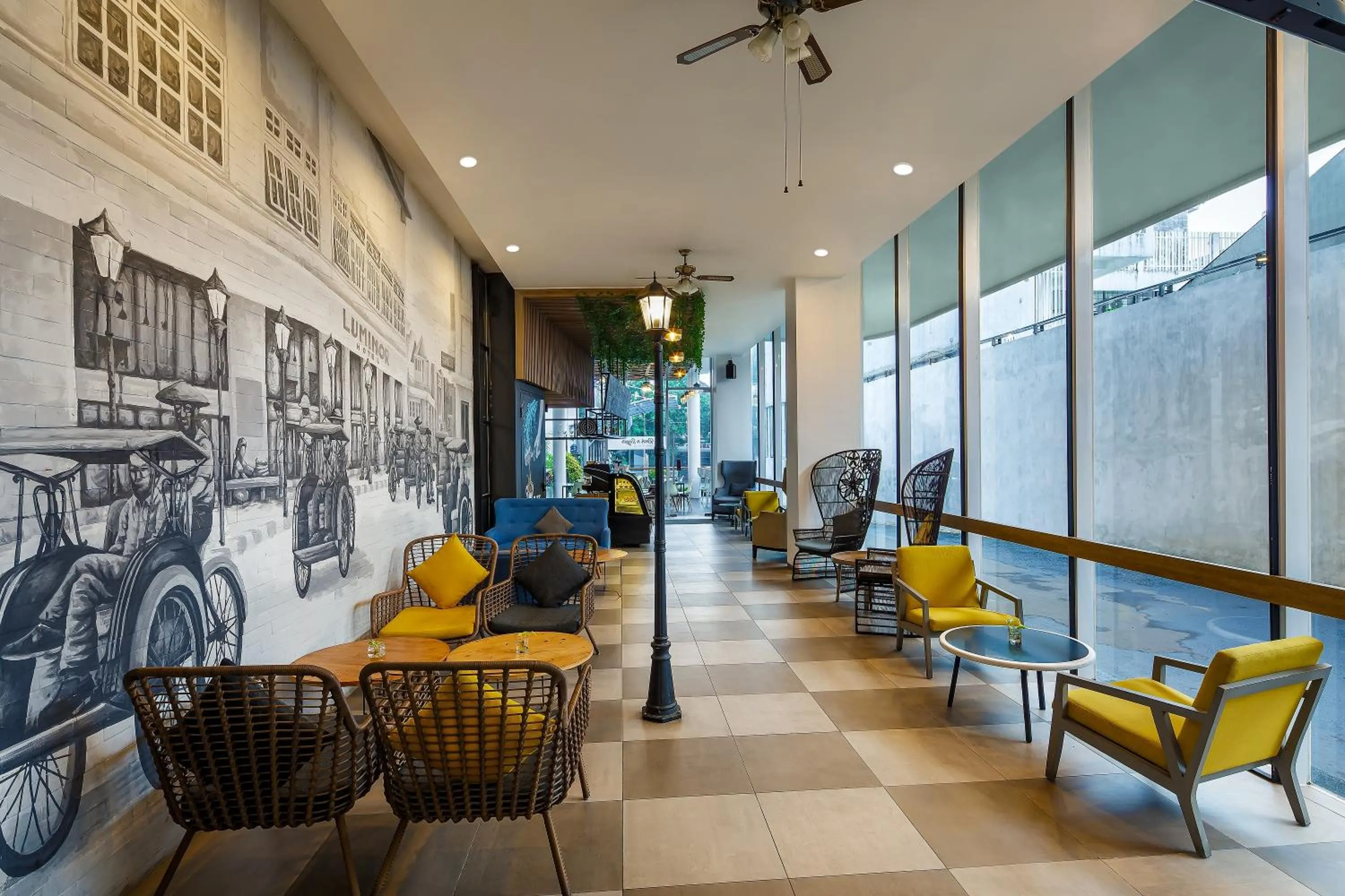 Restaurant/places to eat in Luminor Hotel Purwokerto By WH