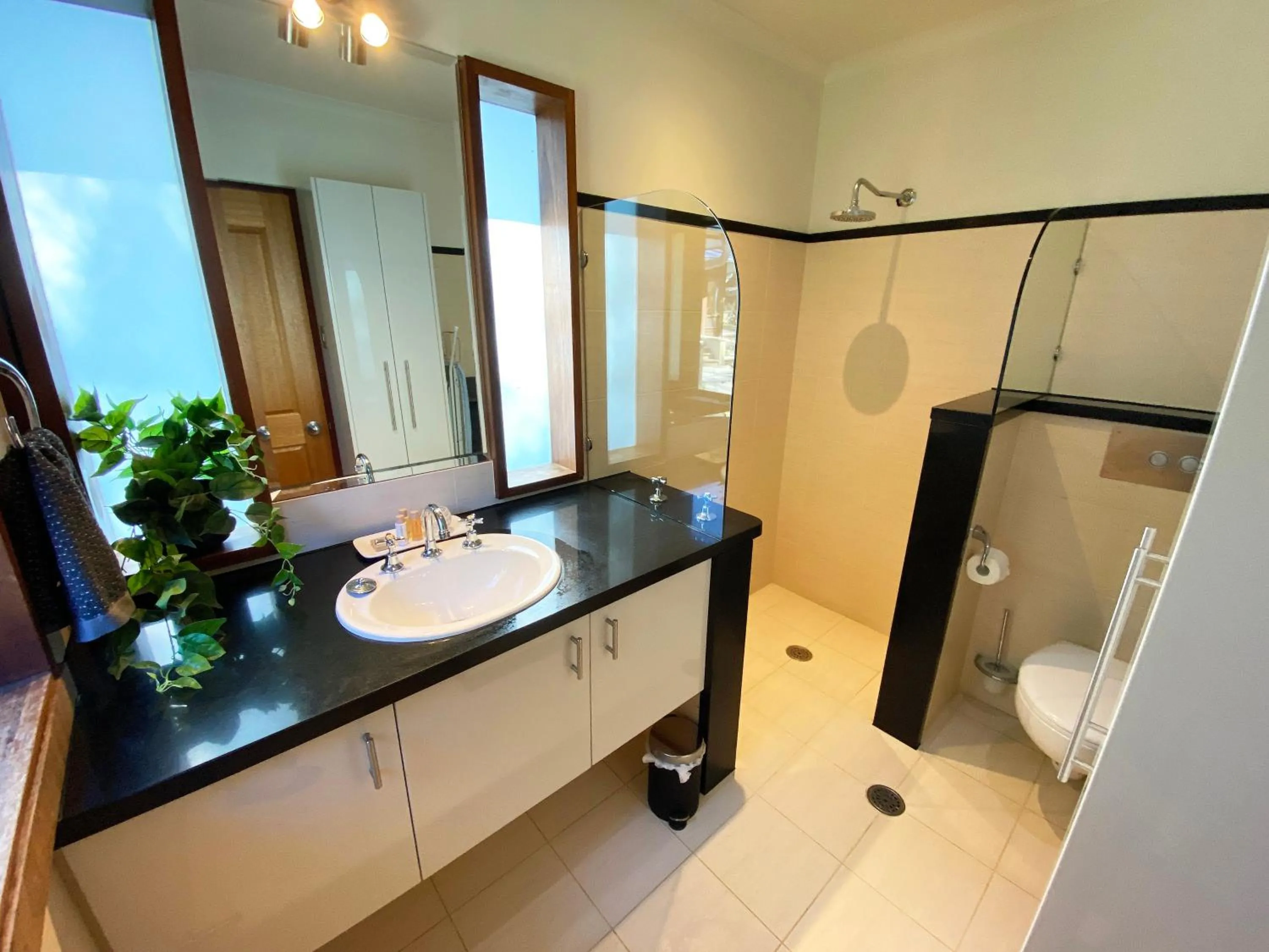 The Pool House - Crescent Head - stunning ocean views, pet friendly