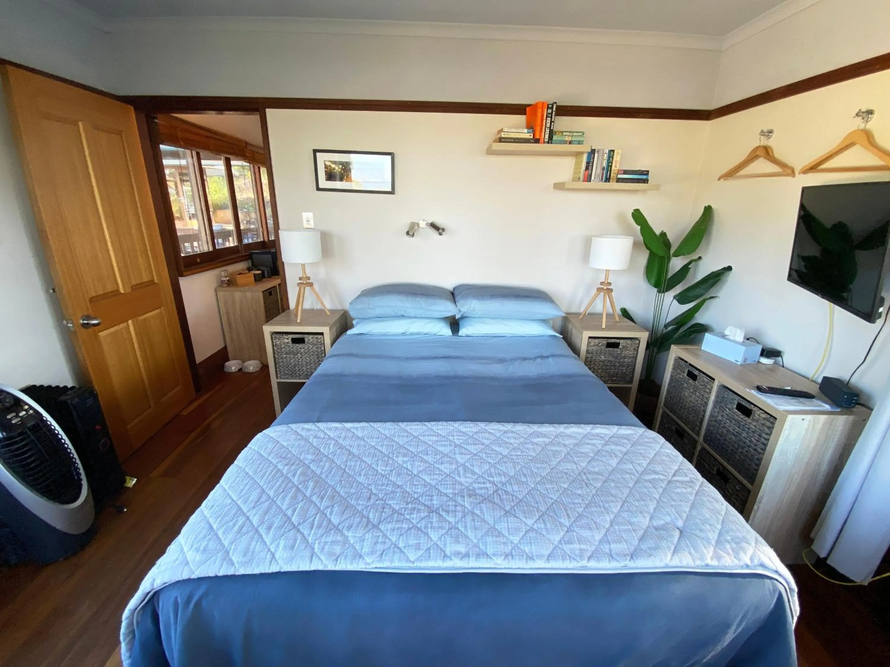 The Pool House - Crescent Head - stunning ocean views, pet friendly
