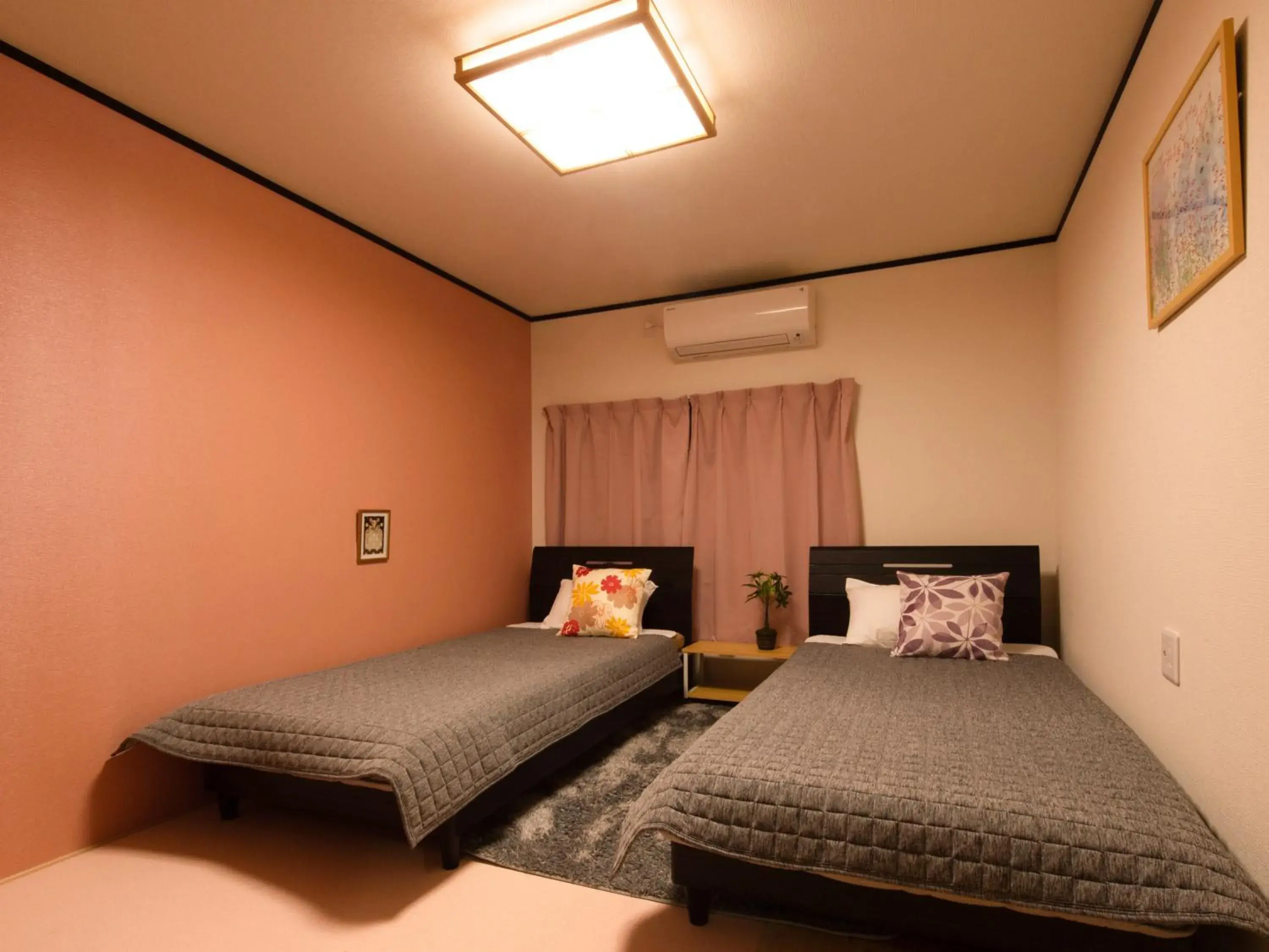 Standard Twin Room with Shared Bathroom - single occupancy in Guest House Suzumeno Kakurembo Standard Twin Room with Shared Bathroom - single occupancy in Guest House Suzumeno Kakurembo
