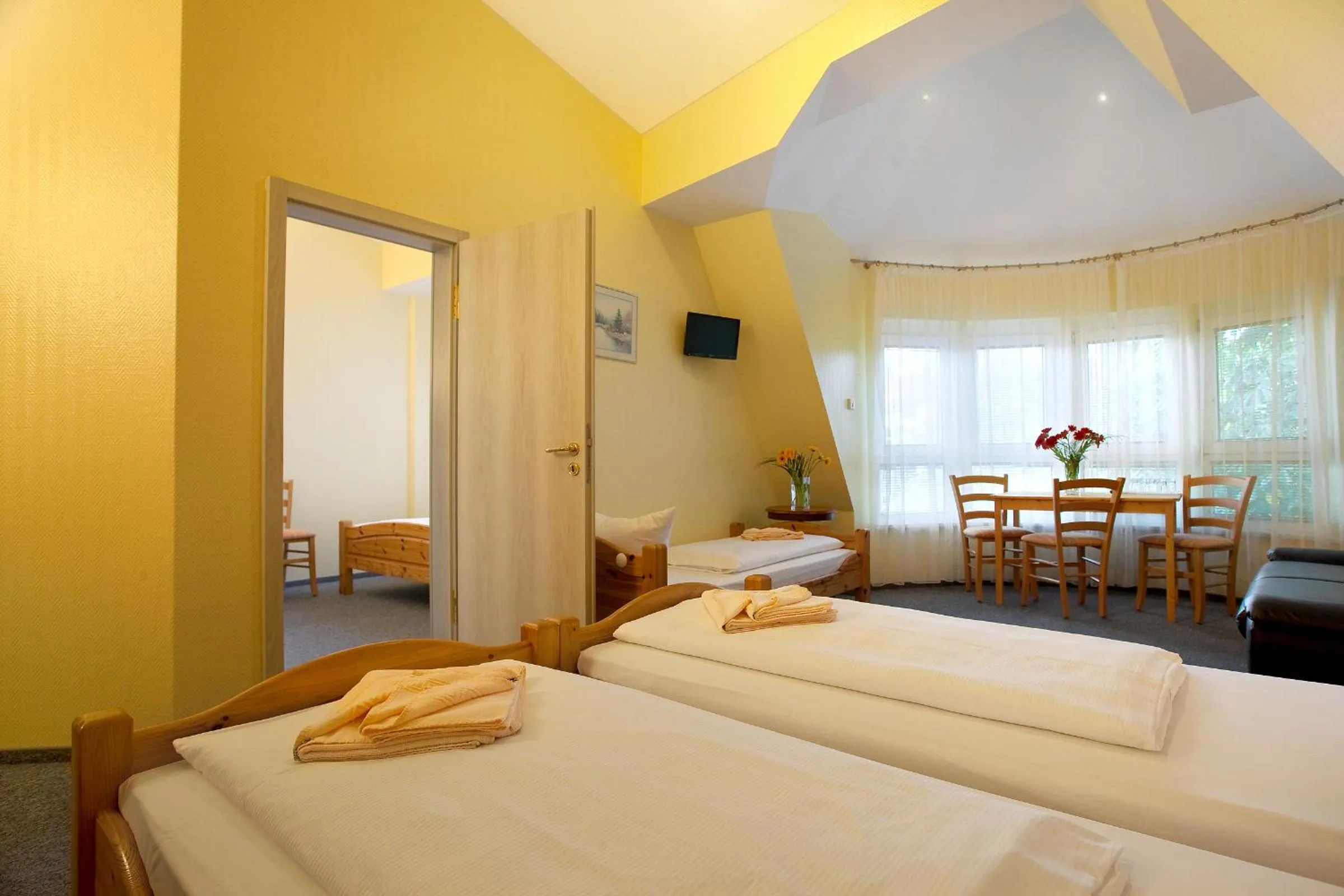 Photo of the whole room, Bed in Hotel Atlantic