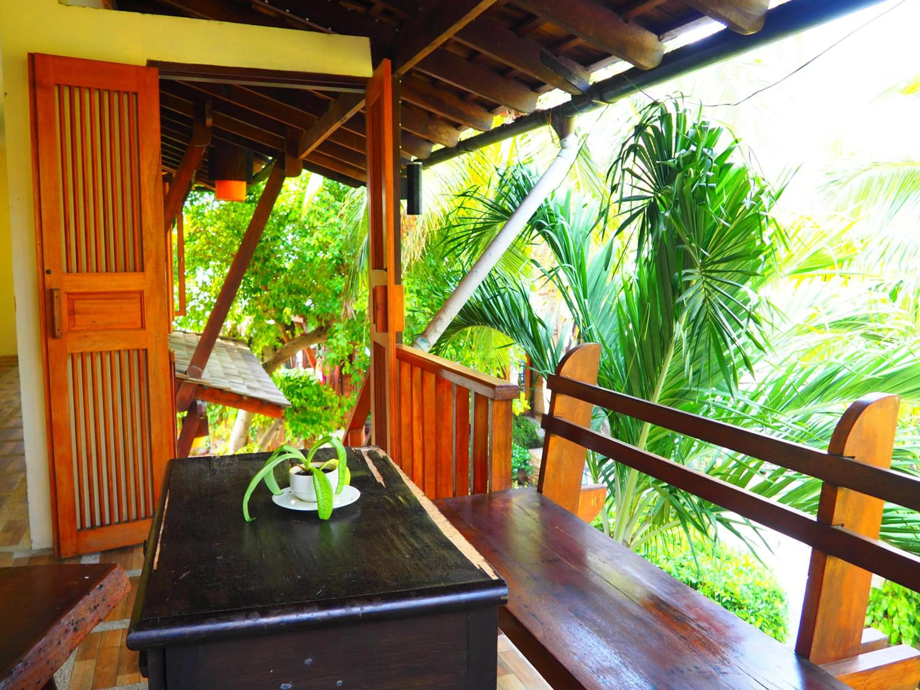 Patio in Seashell Resort Hostel Koh Tao