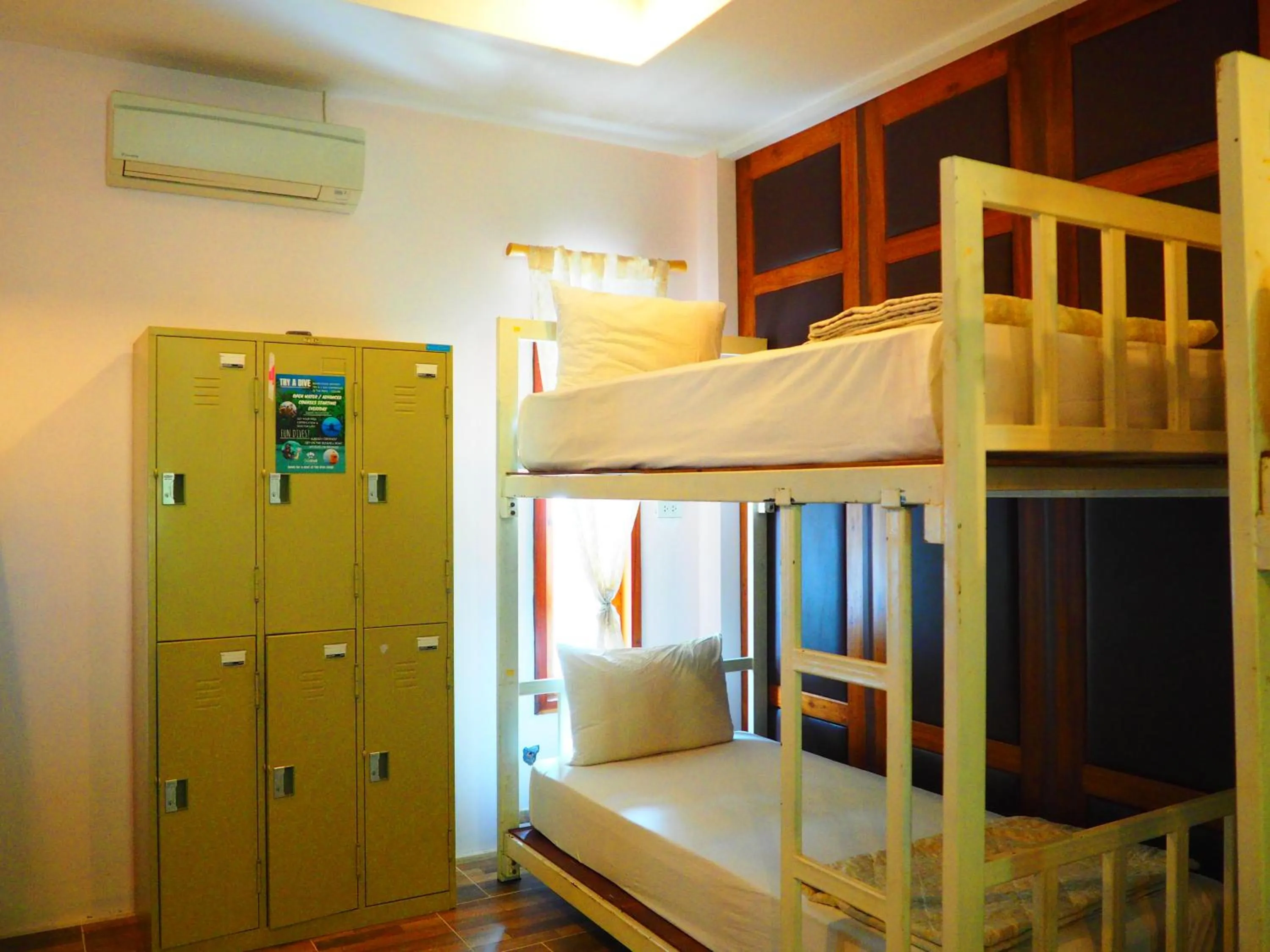 Bedroom, Bed in Seashell Resort Hostel Koh Tao