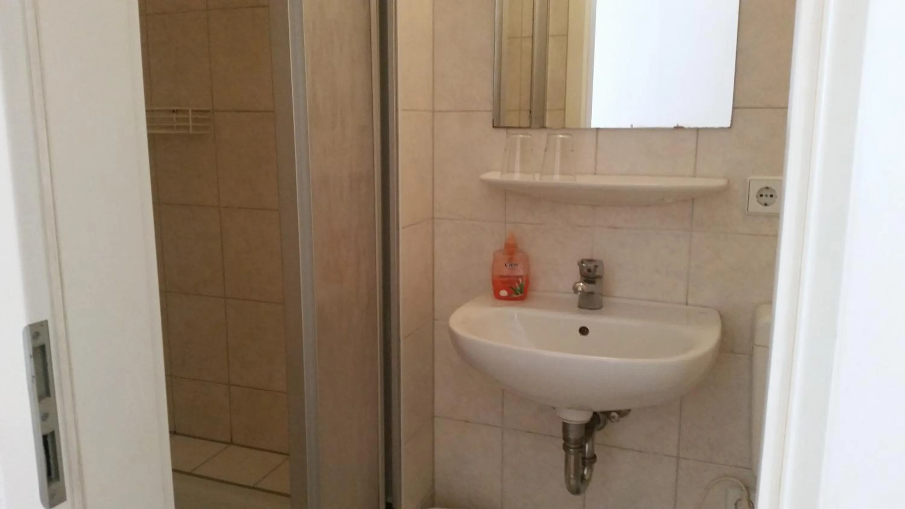 Bathroom in Hotel Pension Kima