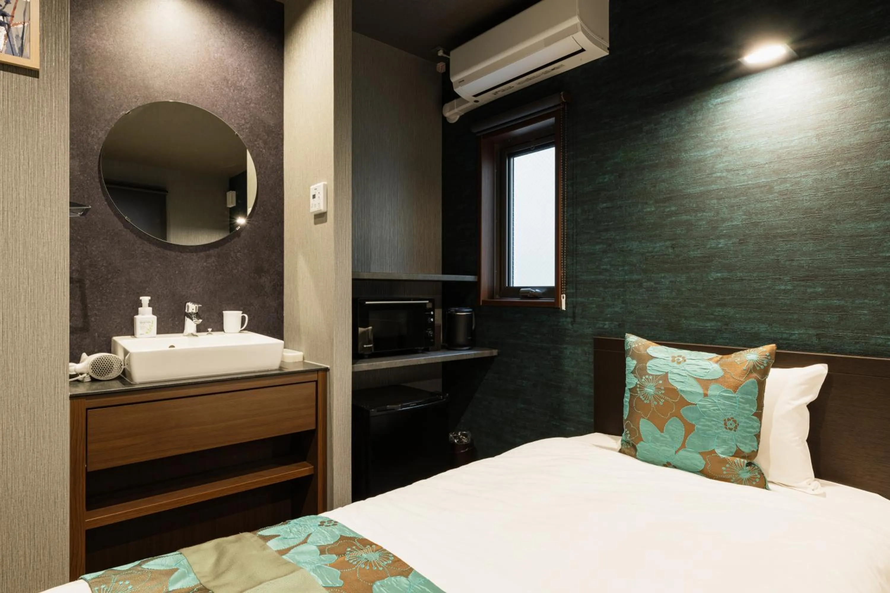 Photo of the whole room, Bed in GRAND BASE Haruyoshi