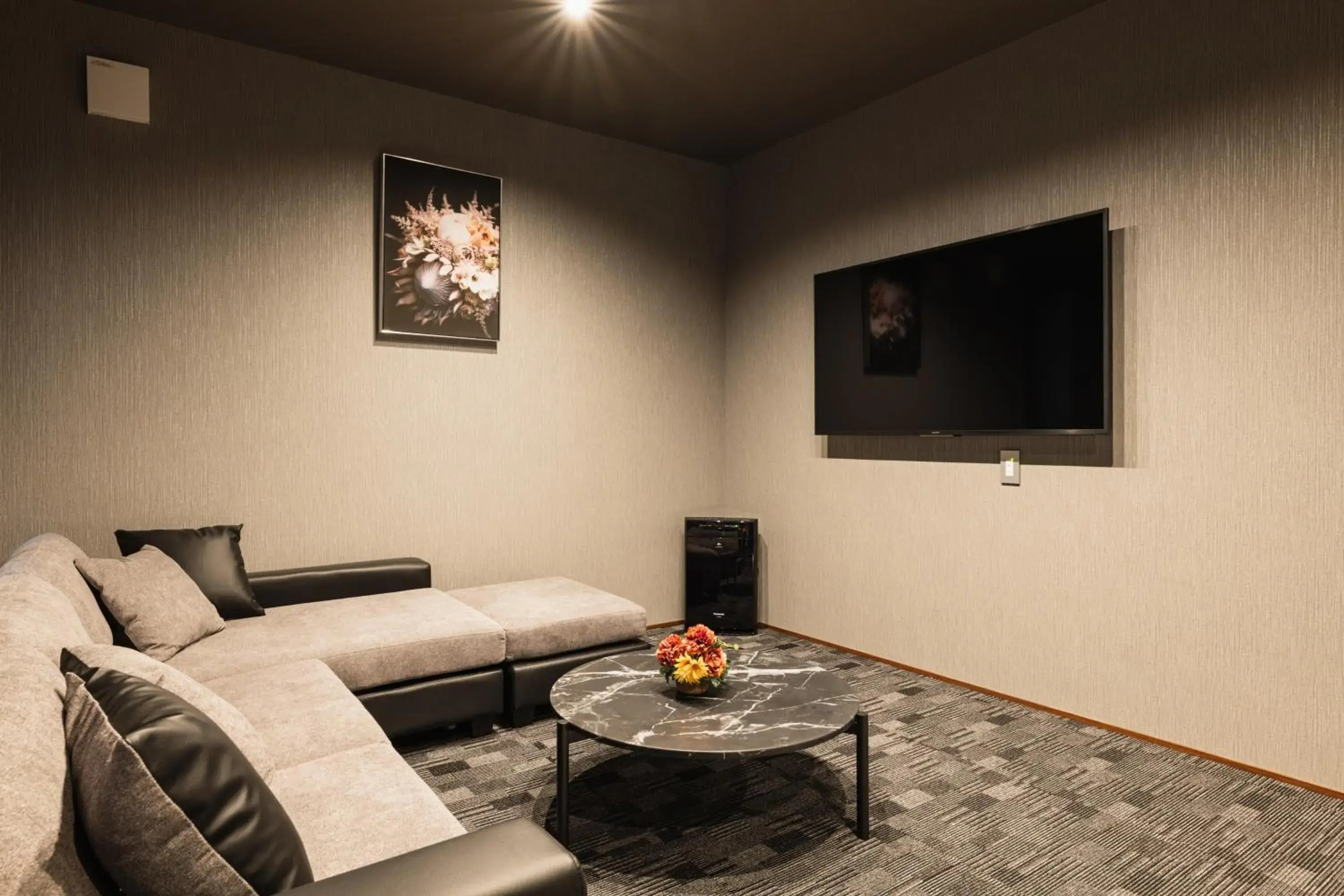 Living room in GRAND BASE Haruyoshi Living room in GRAND BASE Haruyoshi