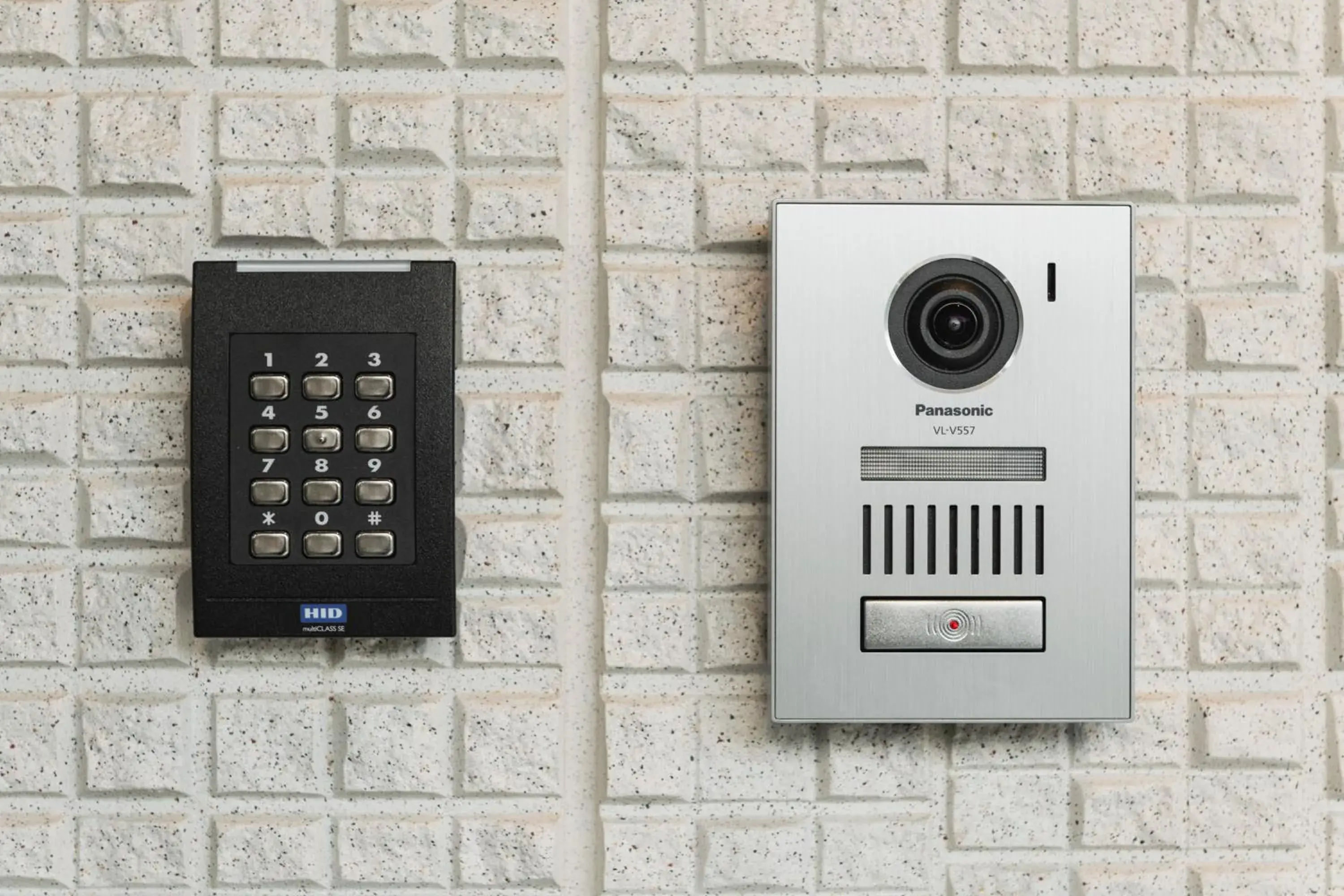 Facade/entrance in GRAND BASE Haruyoshi Facade/entrance in GRAND BASE Haruyoshi