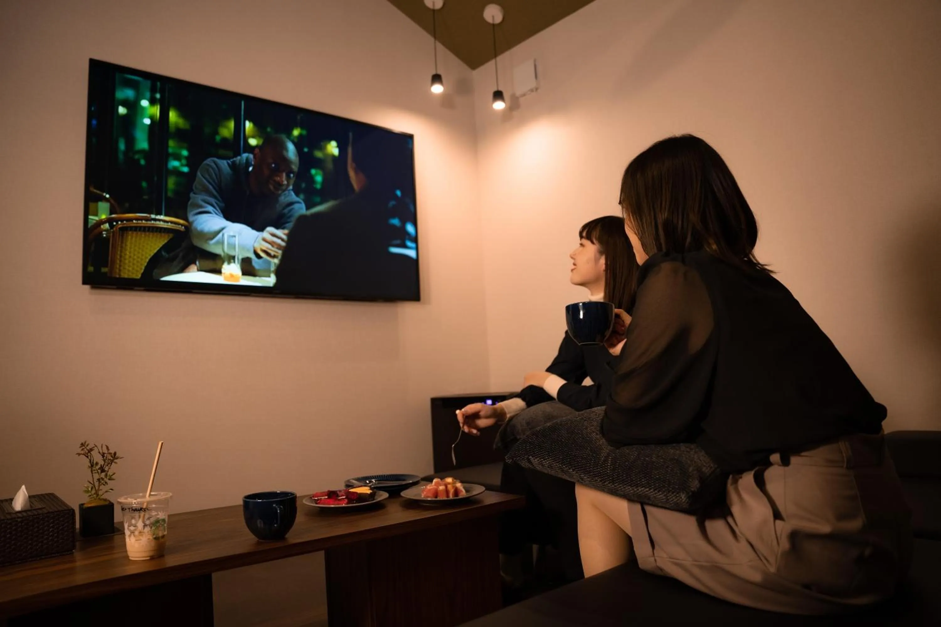 Guests in GRAND BASE Haruyoshi