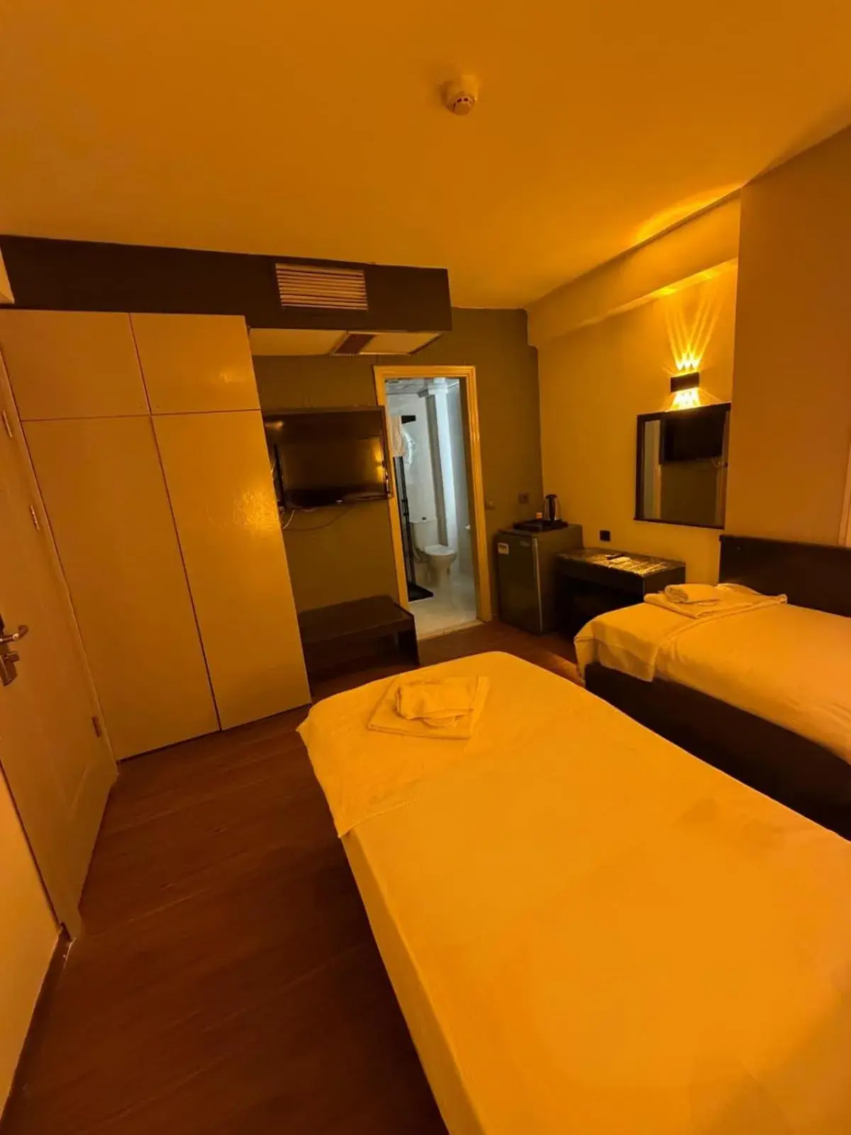 Photo of the whole room, Bed in Hotel Güleryüz 2 Photo of the whole room, Bed in Hotel Güleryüz 2