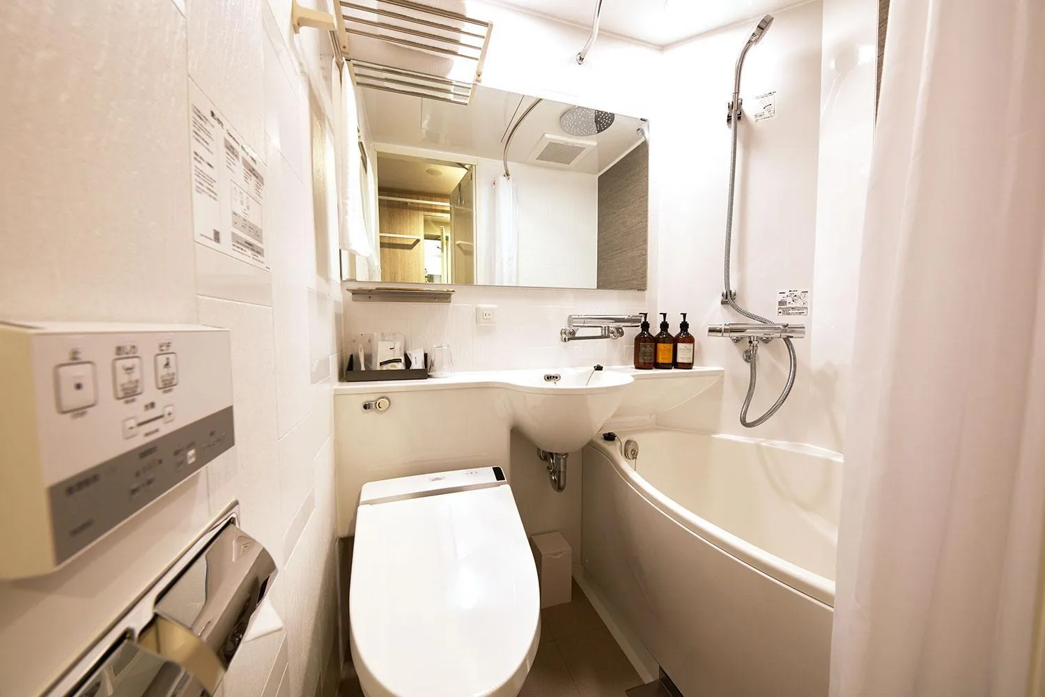 Bathroom in Rembrandt Style Honatsugi