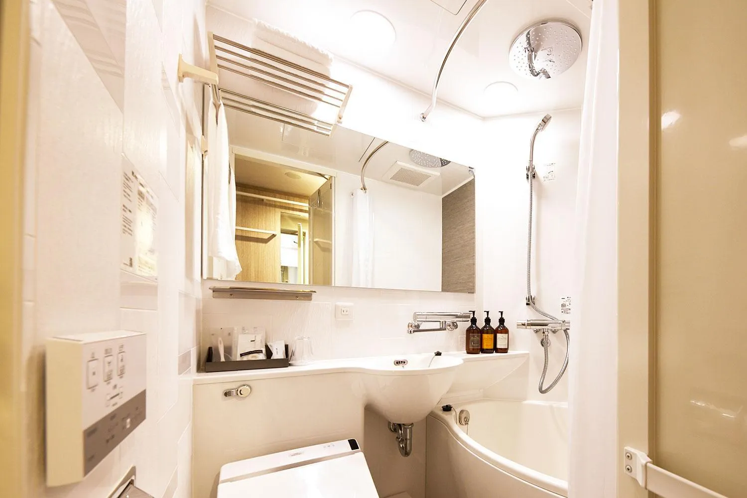 Bathroom in Rembrandt Style Honatsugi