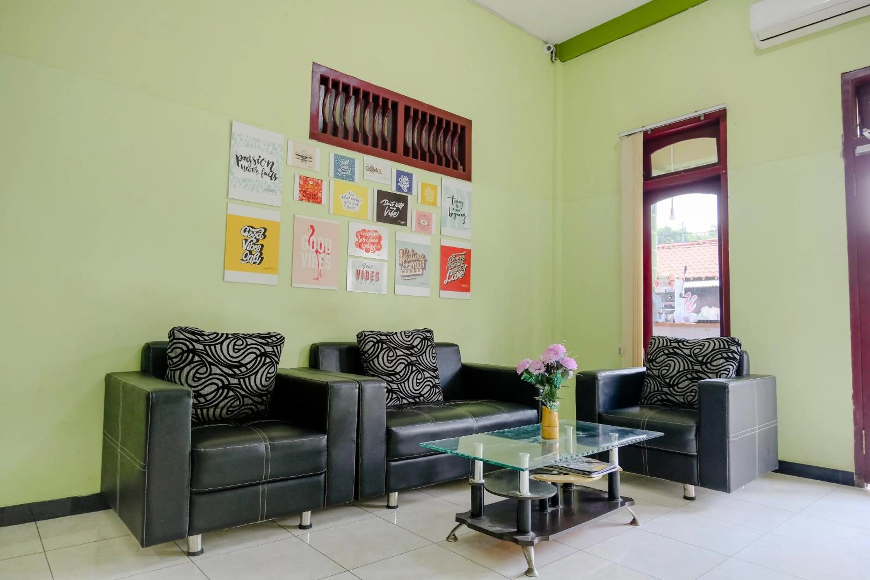 Lobby or reception in OYO Life 2508 Alba Suites Homestay Syariah