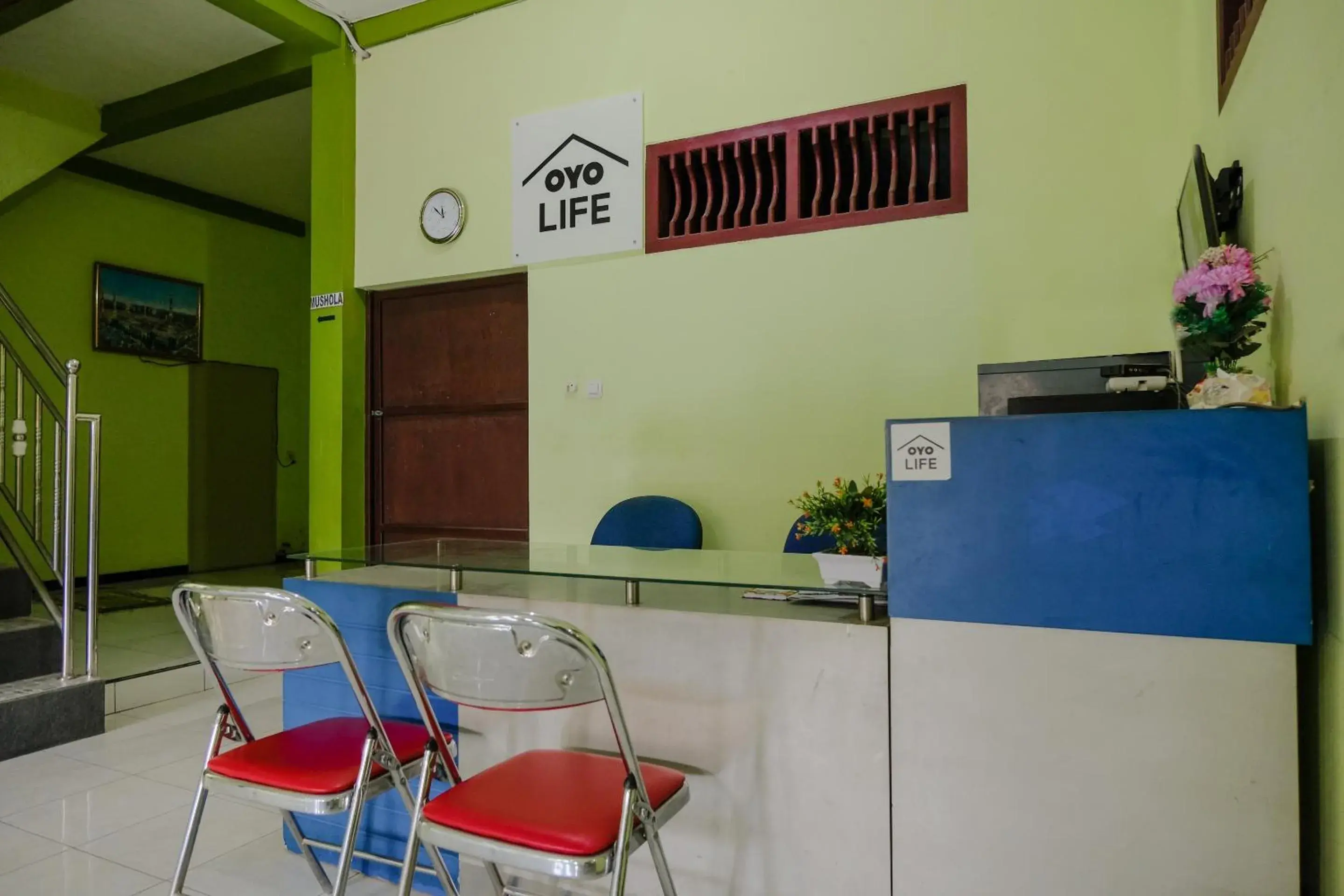 Lobby or reception in OYO Life 2508 Alba Suites Homestay Syariah Lobby or reception in OYO Life 2508 Alba Suites Homestay Syariah