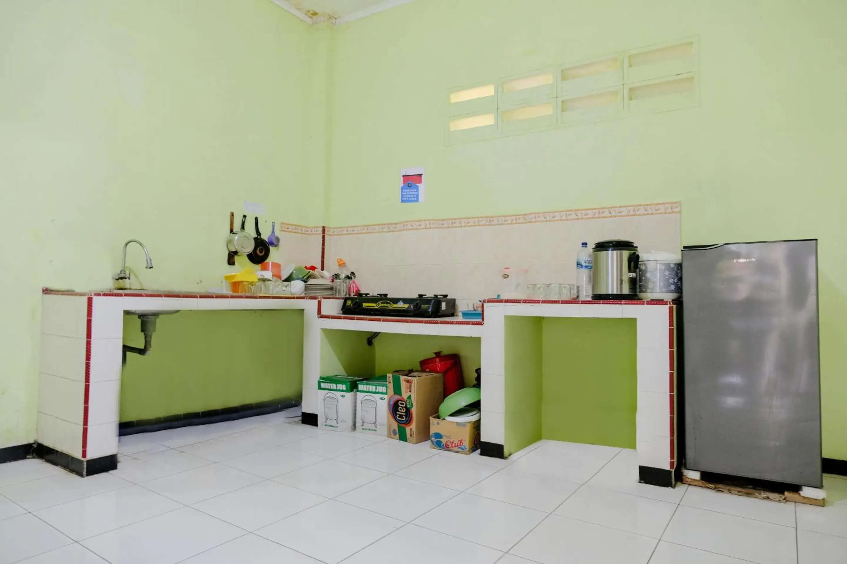 Kitchen or kitchenette in OYO Life 2508 Alba Suites Homestay Syariah Kitchen or kitchenette in OYO Life 2508 Alba Suites Homestay Syariah