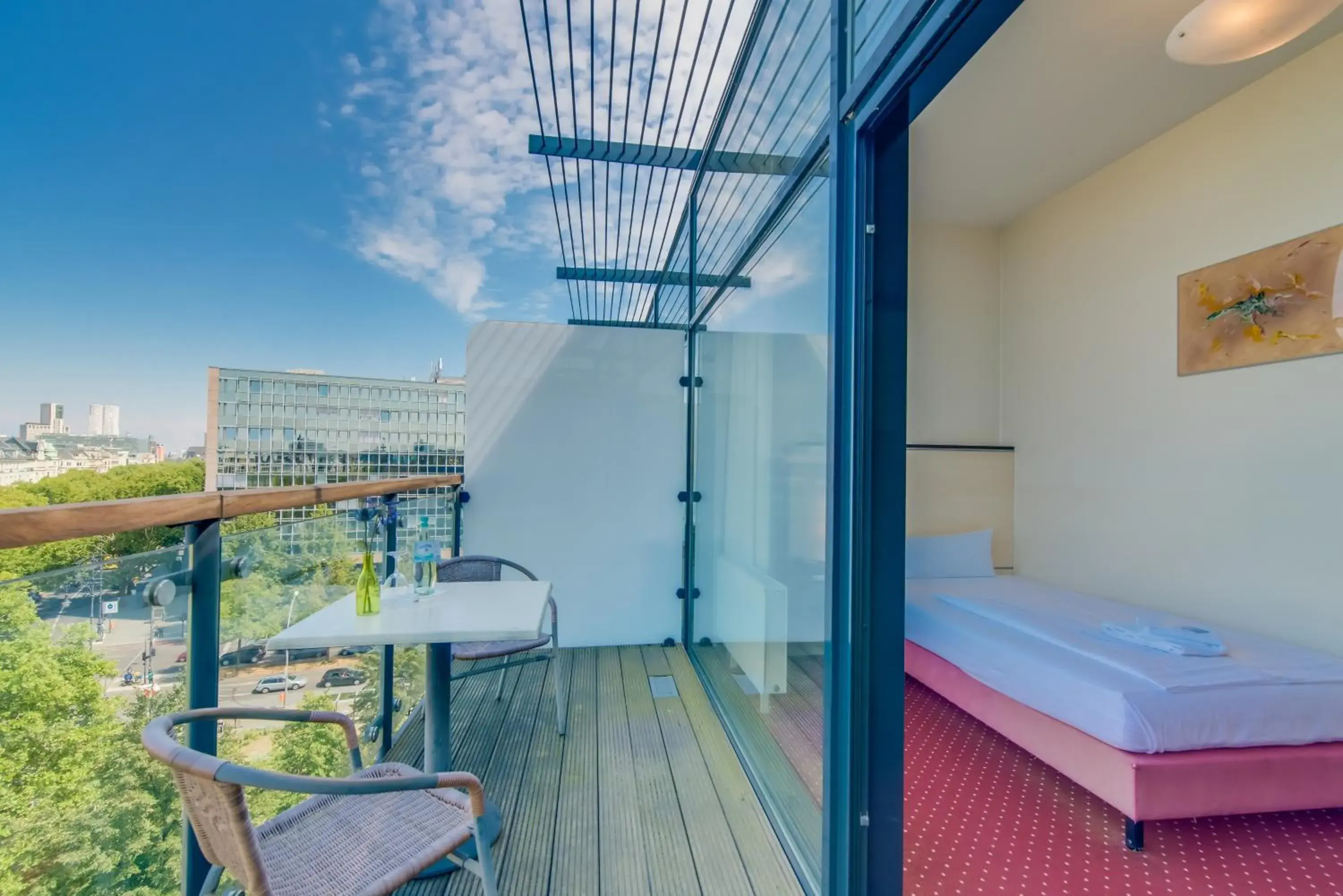 View (from property/room), Bed in Come Inn Berlin Kurfürstendamm View (from property/room), Bed in Come Inn Berlin Kurfürstendamm