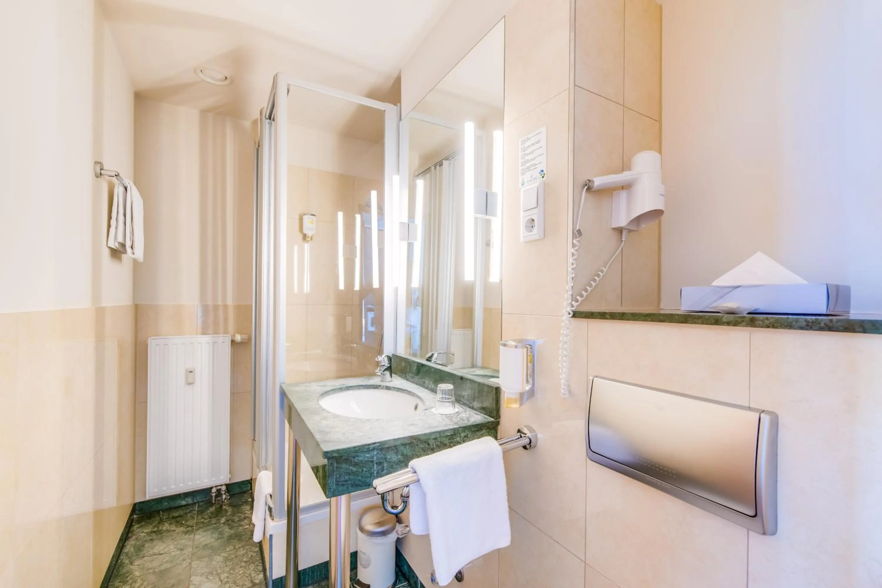 Bathroom in Come Inn Berlin Kurfürstendamm