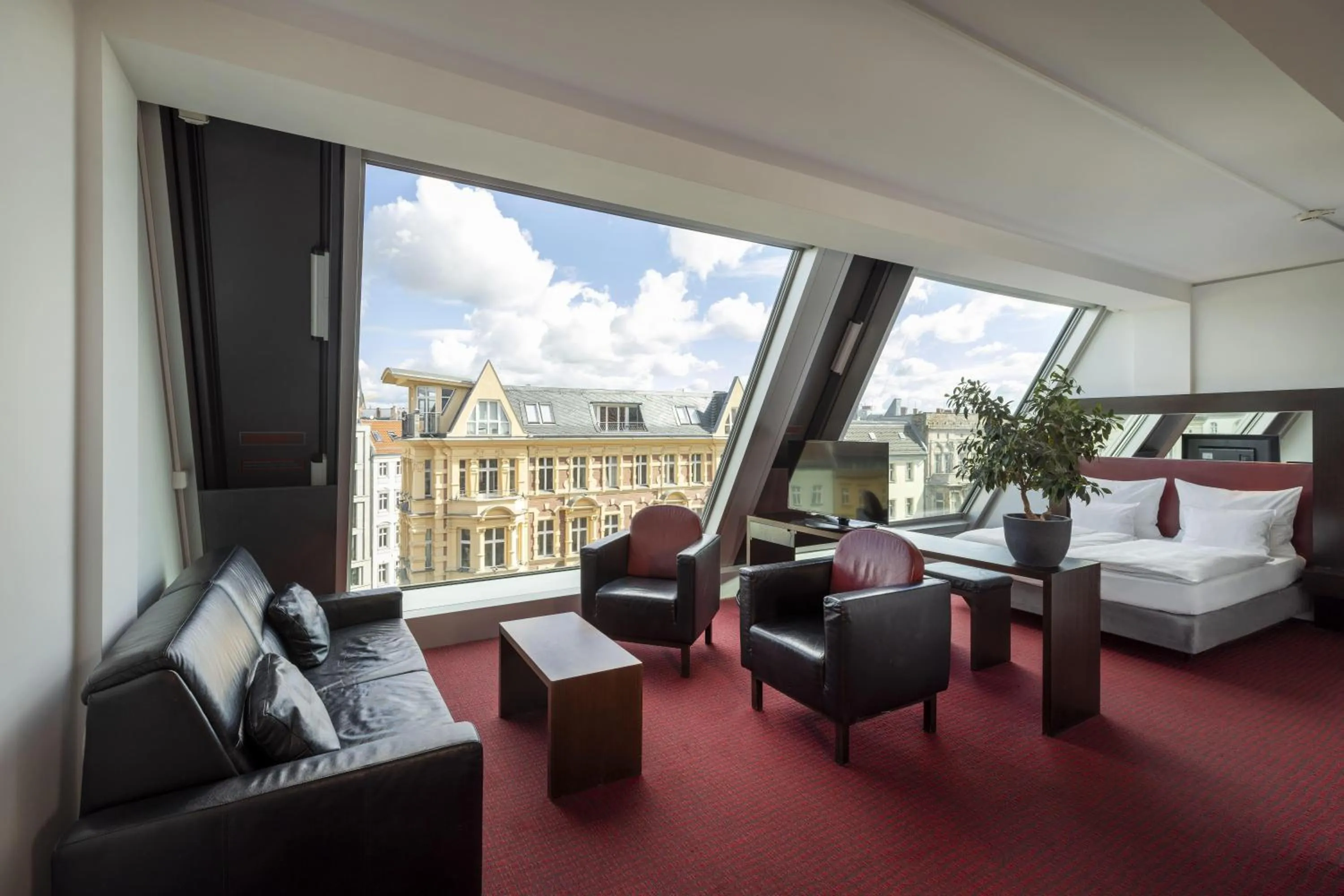 Photo of the whole room, Bed in ARCOTEL Velvet Berlin