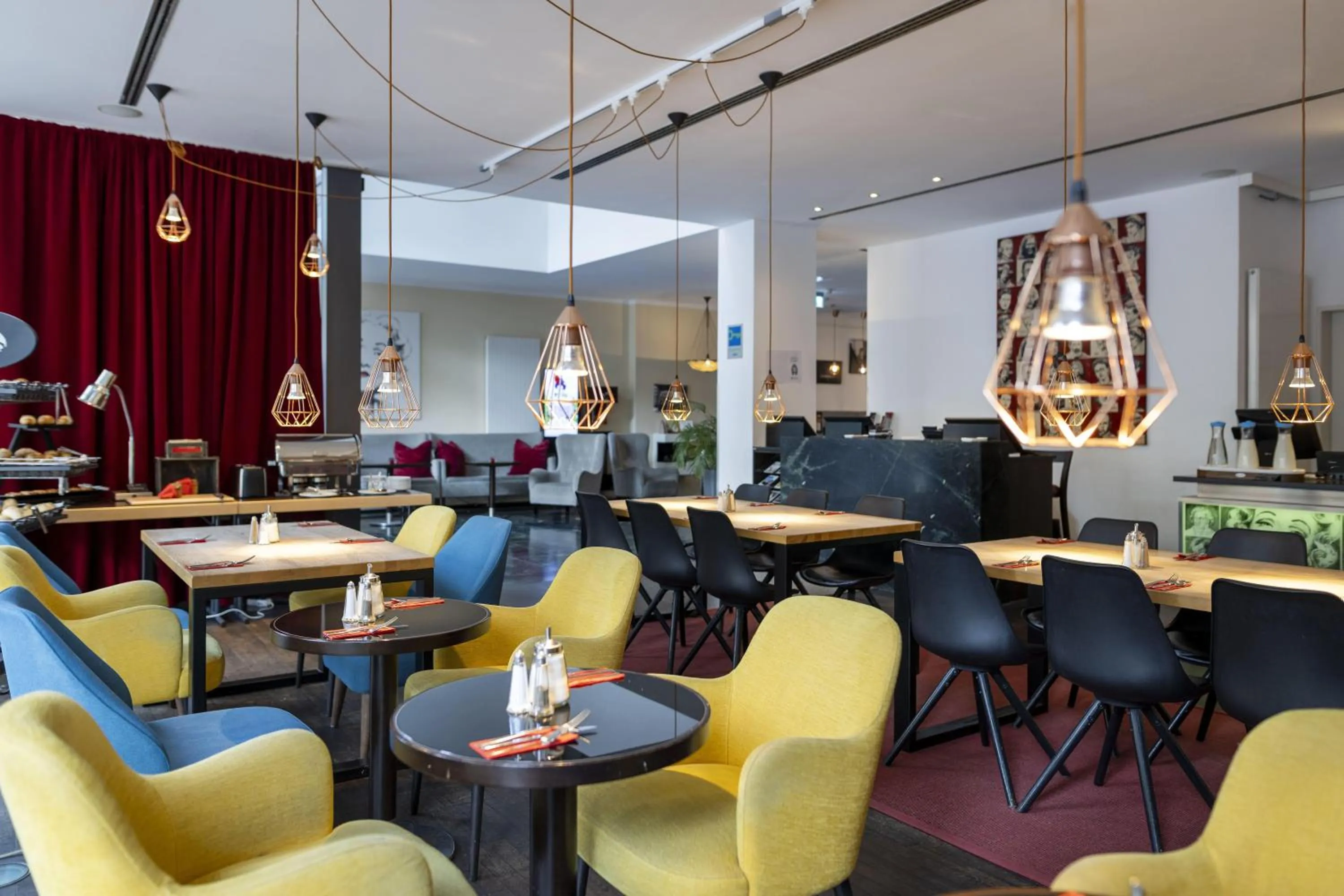 Restaurant/places to eat in ARCOTEL Velvet Berlin