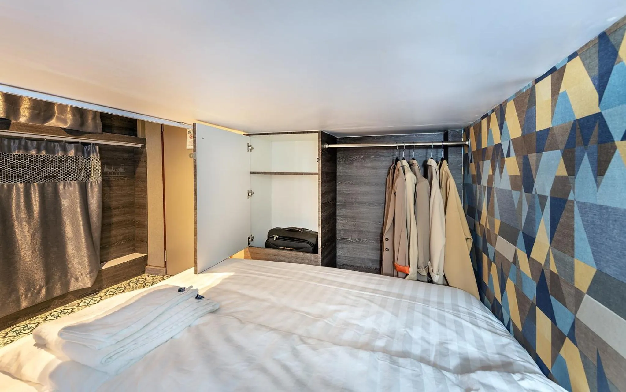 Staff, Bed in Happy Station Bangkok