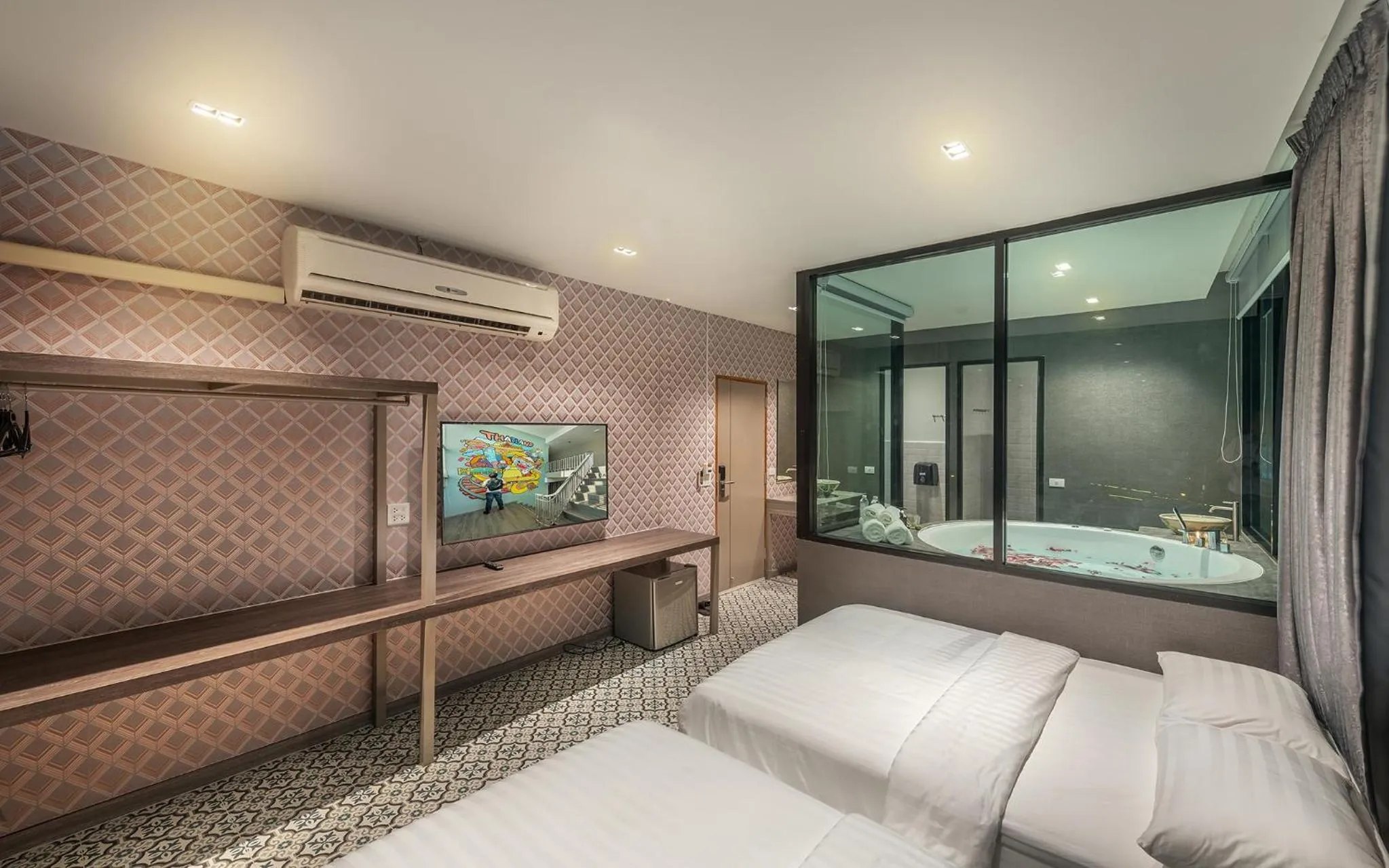 Staff, Bed in Happy Station Bangkok