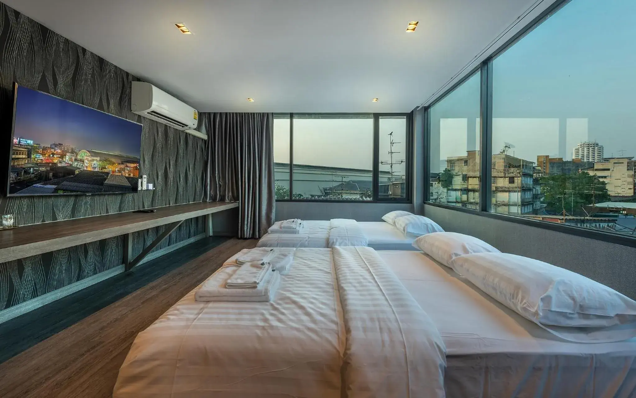 TV and multimedia, Bed in Happy Station Bangkok TV and multimedia, Bed in Happy Station Bangkok