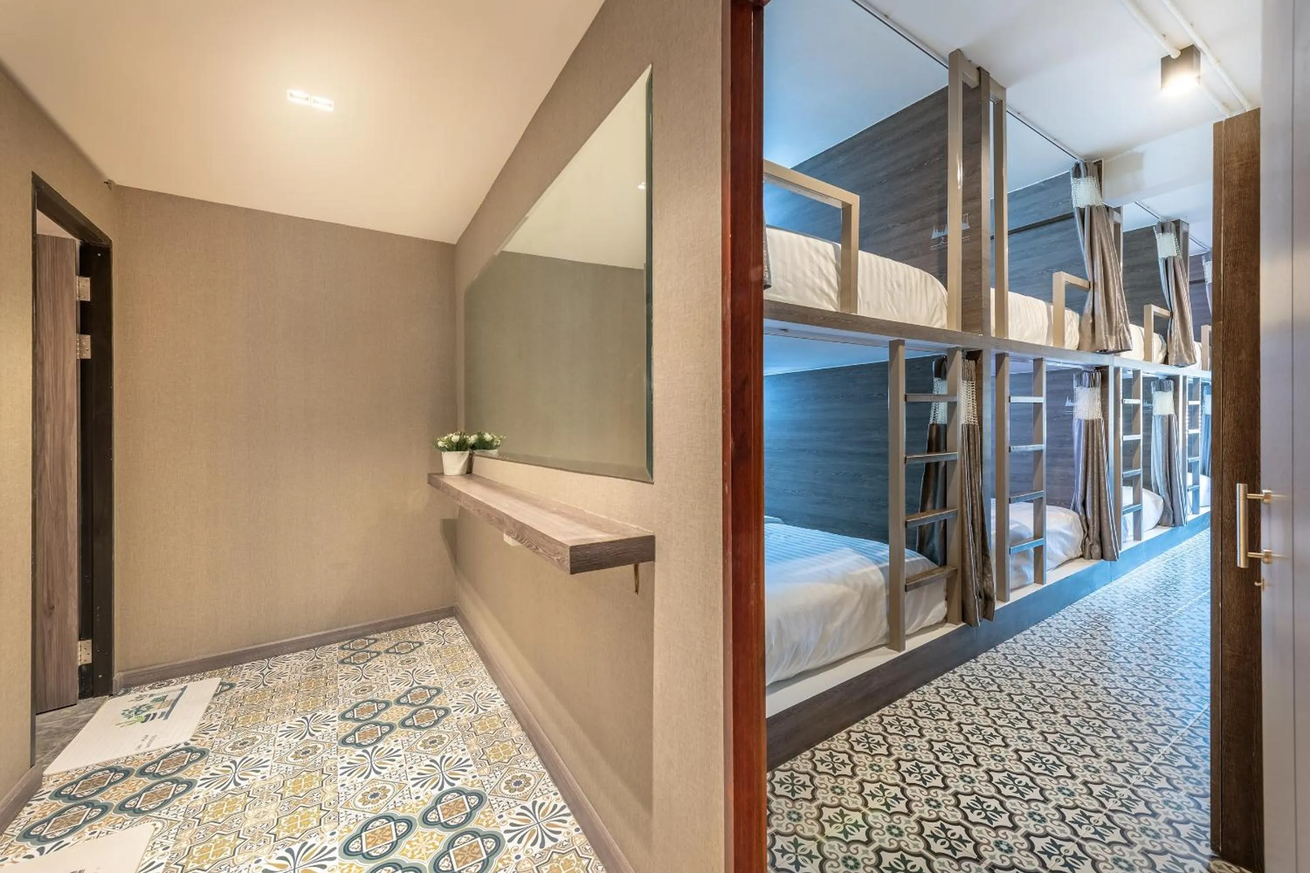 bunk bed, Bed in Happy Station Bangkok