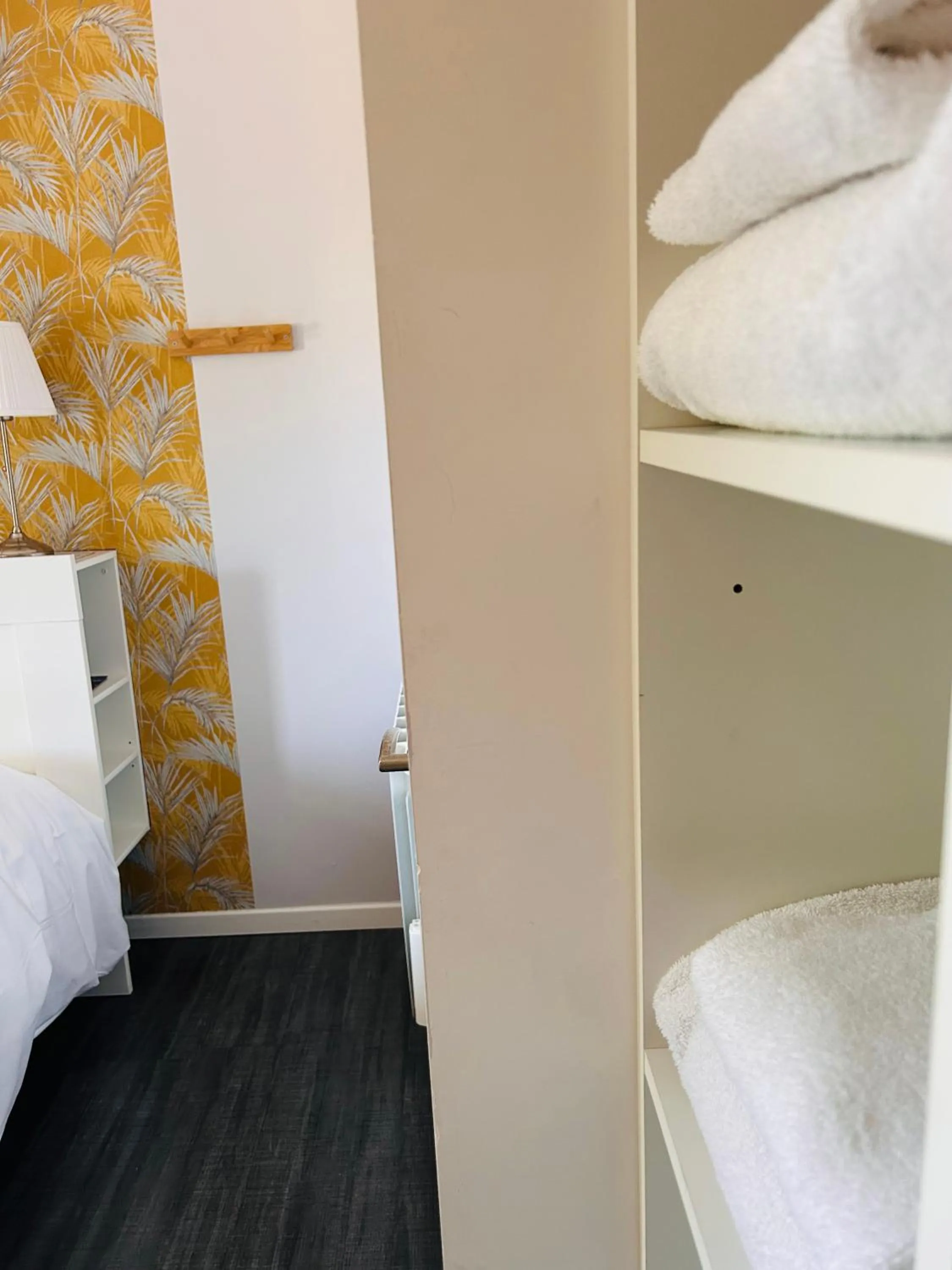 Bed in Hôtel Le Lys